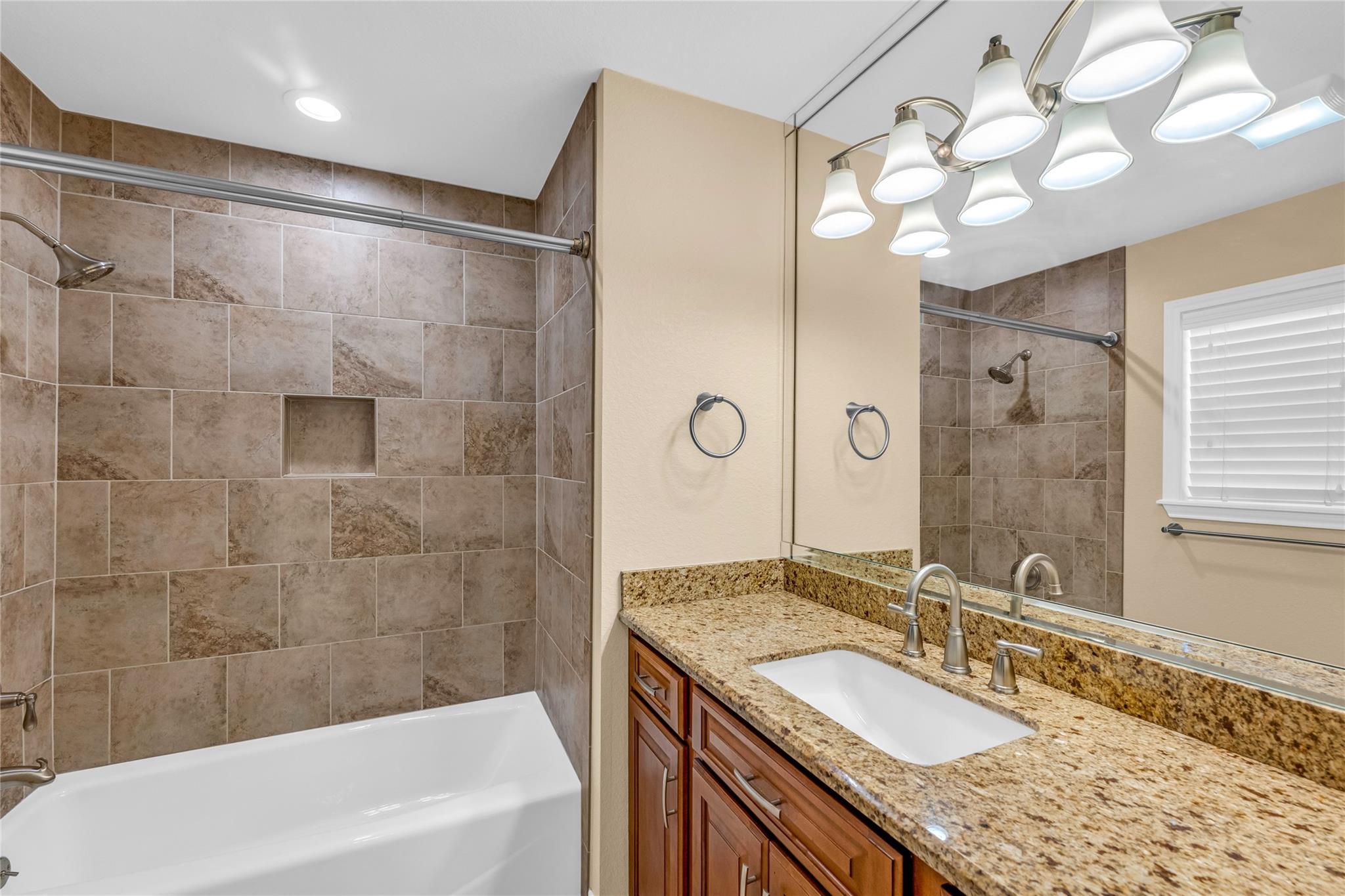 5611 Palm Circle
