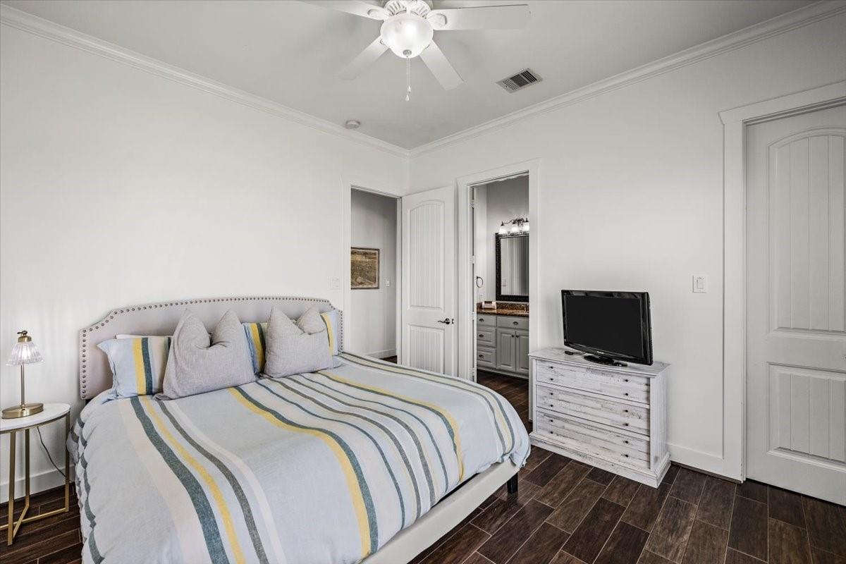 11406 Beachside