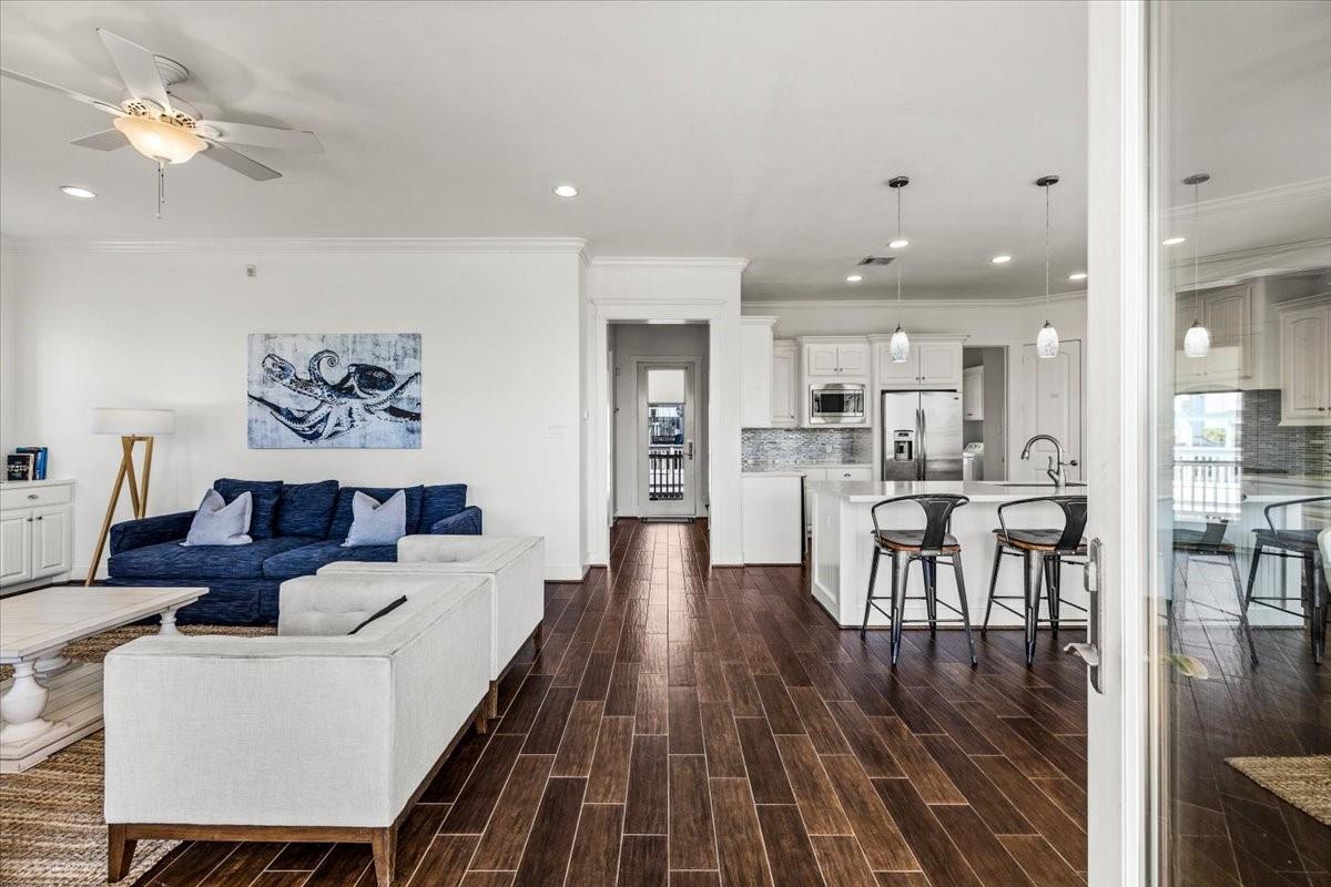 11406 Beachside