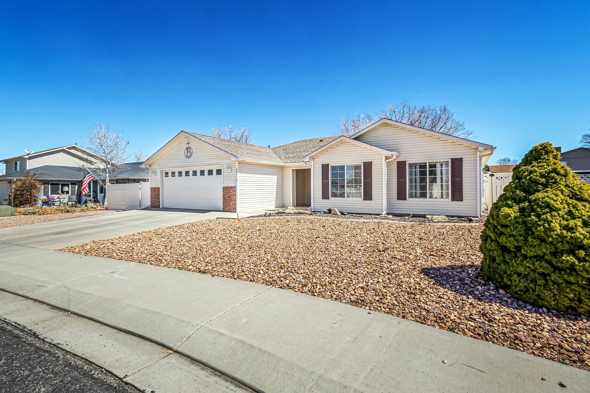 2841 1/2 Maverick Drive