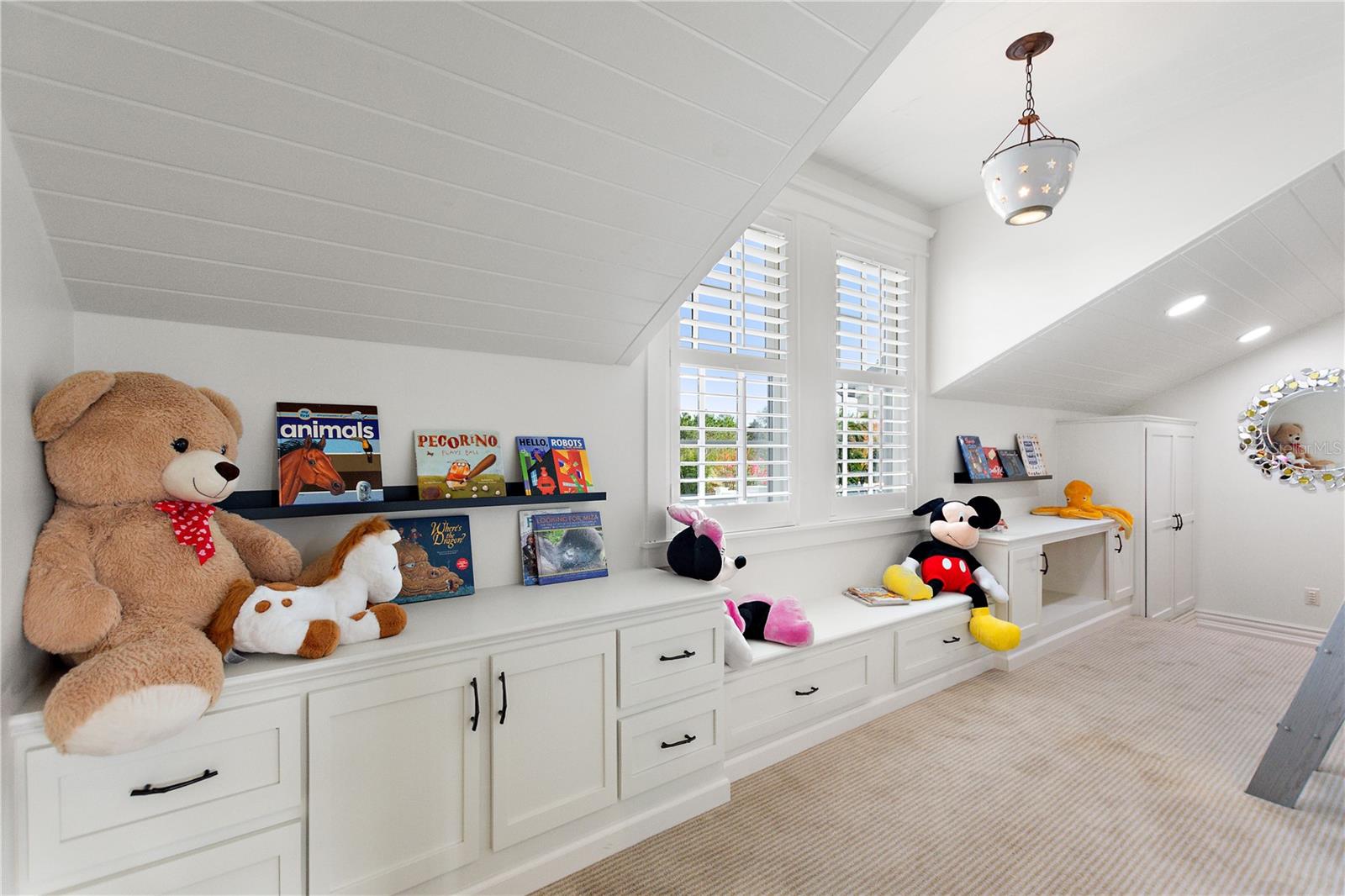 3018 KINGFISHER POINT