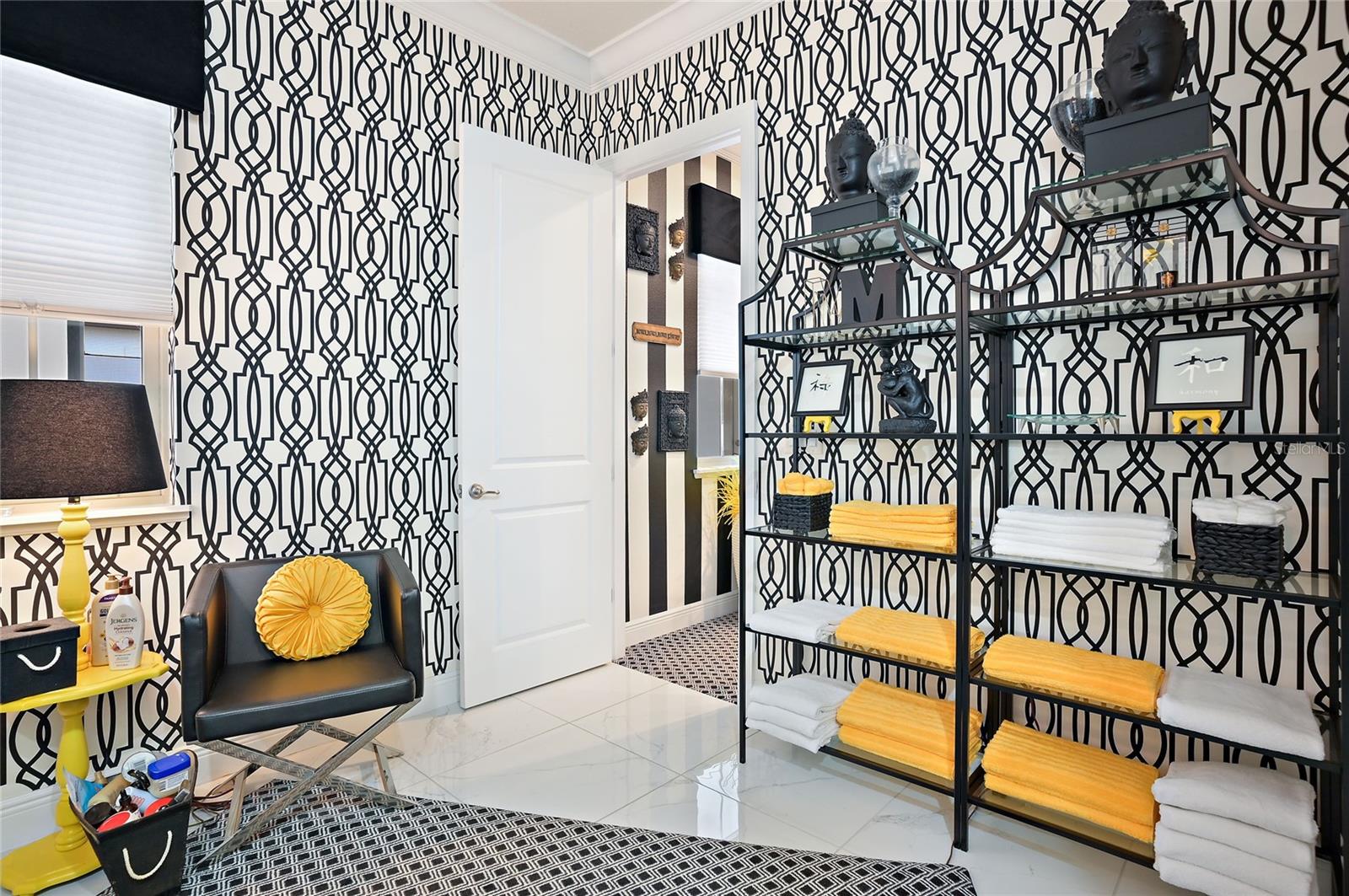 8872 BISMARCK PALM DR