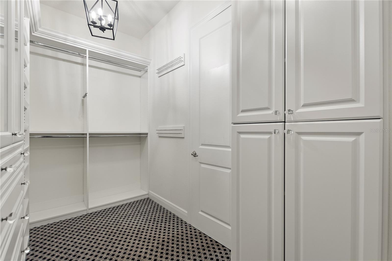 8872 BISMARCK PALM DR