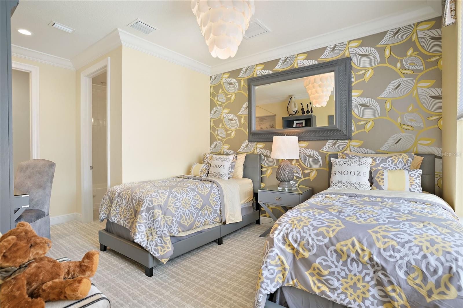 8872 BISMARCK PALM DR