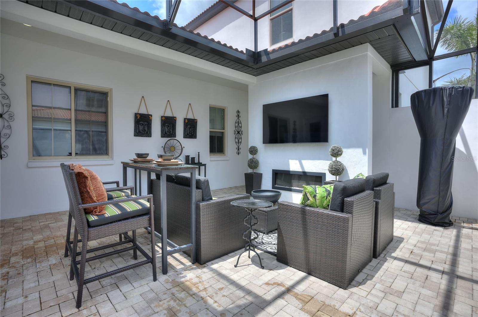 8872 BISMARCK PALM DR