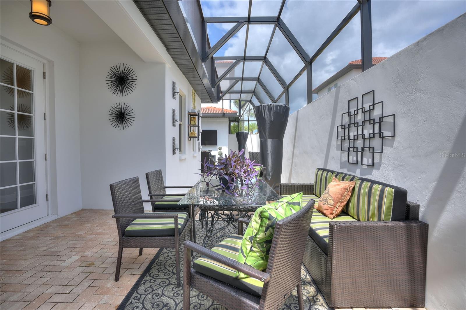 8872 BISMARCK PALM DR