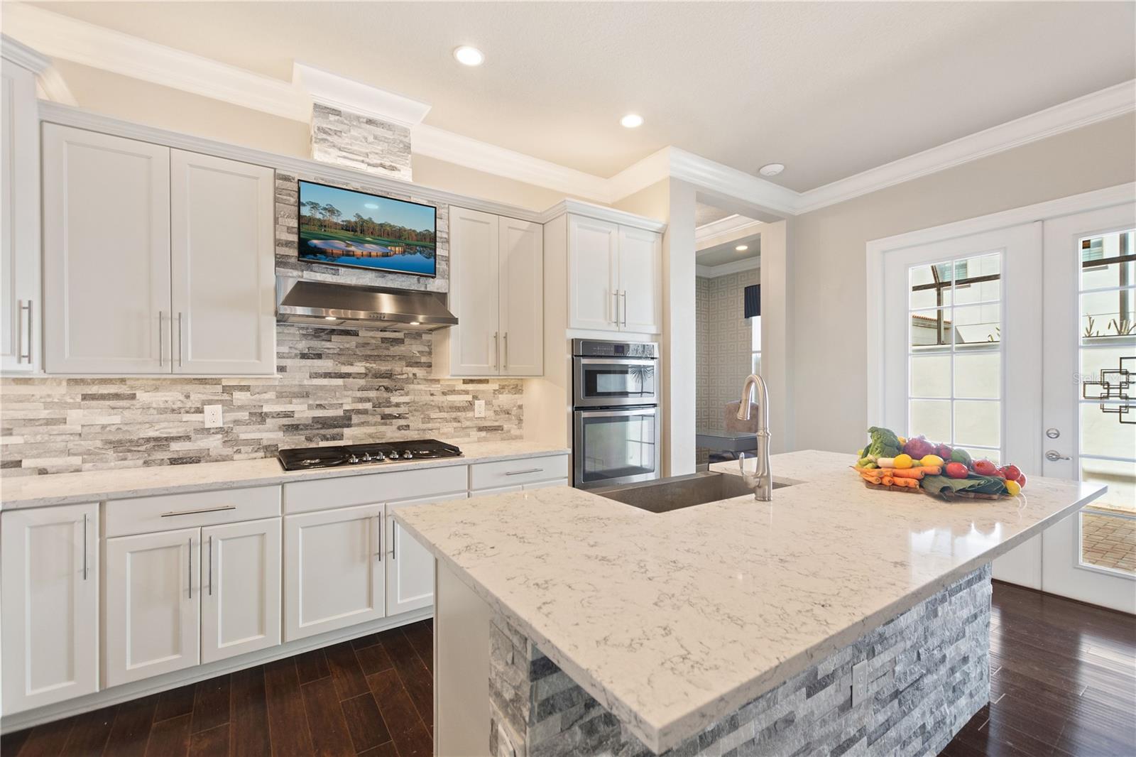 8872 BISMARCK PALM DR