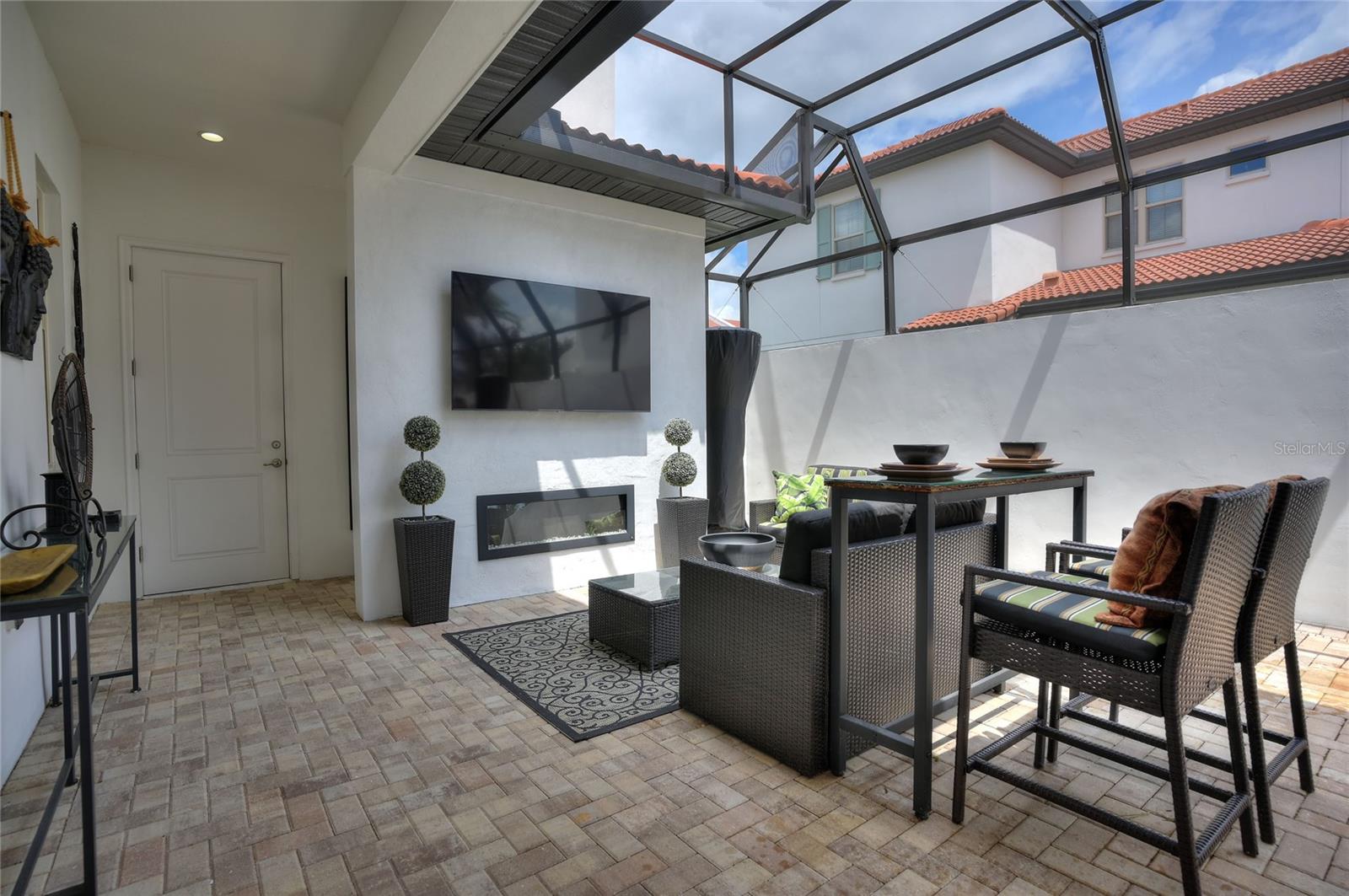 8872 BISMARCK PALM DR