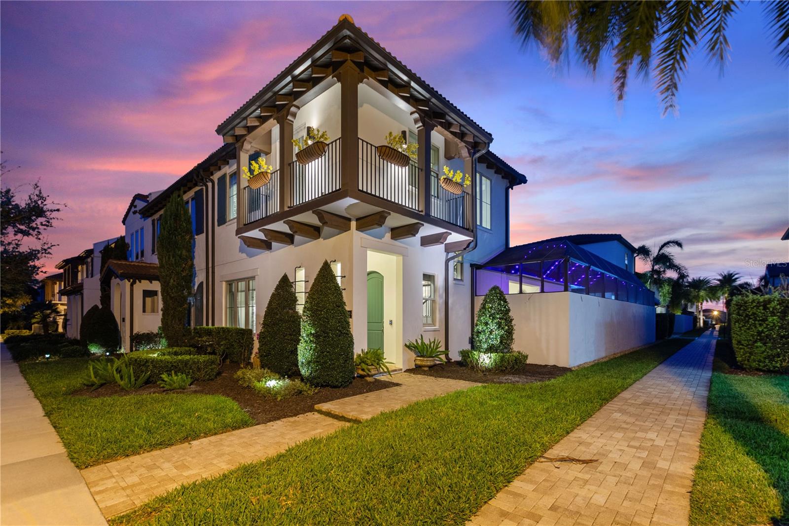 8872 BISMARCK PALM DR