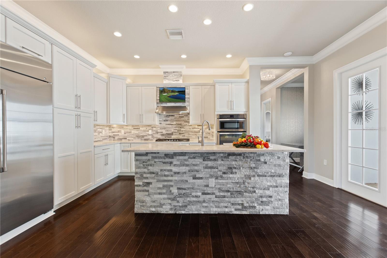 8872 BISMARCK PALM DR