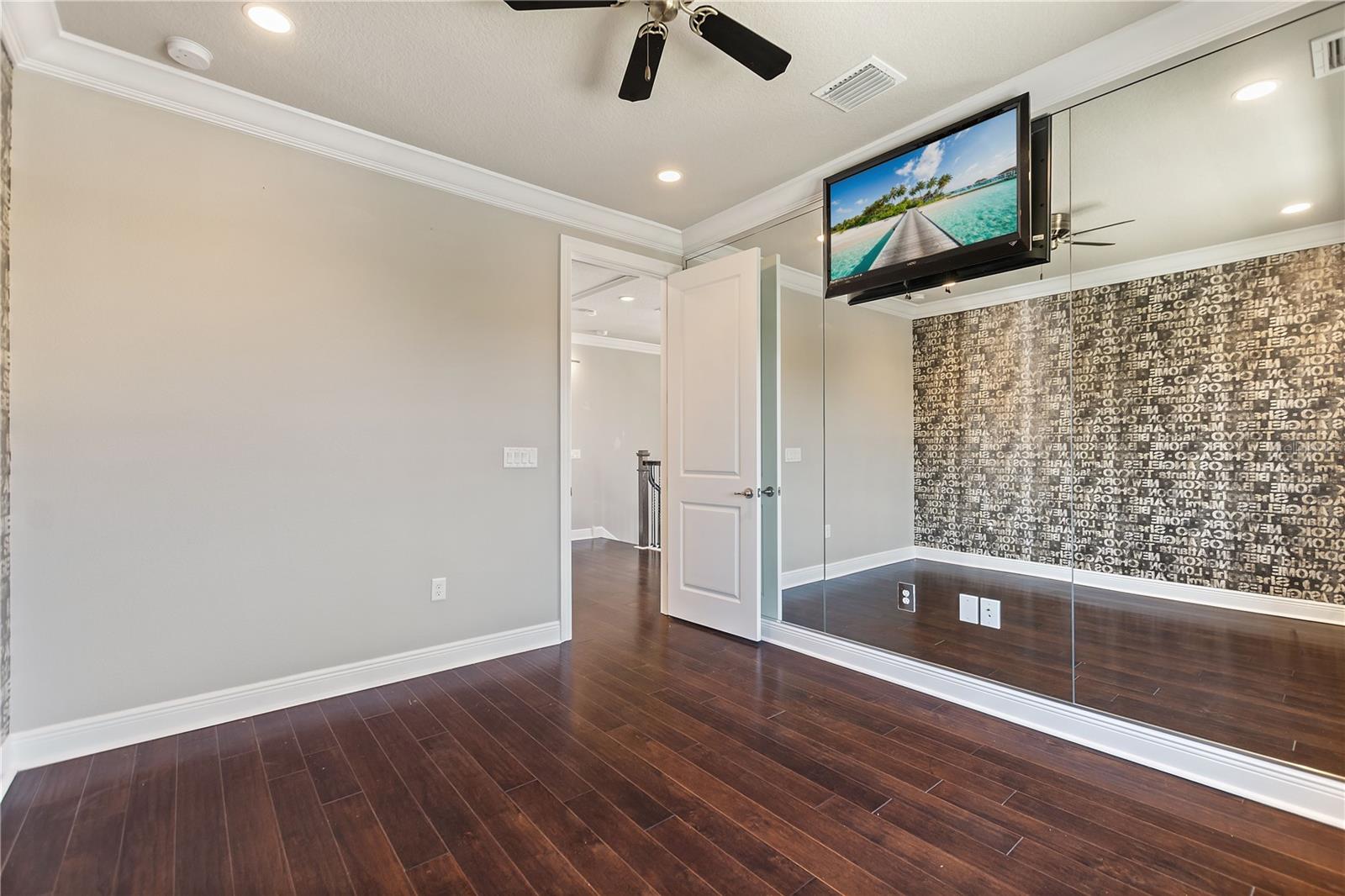 8872 BISMARCK PALM DR