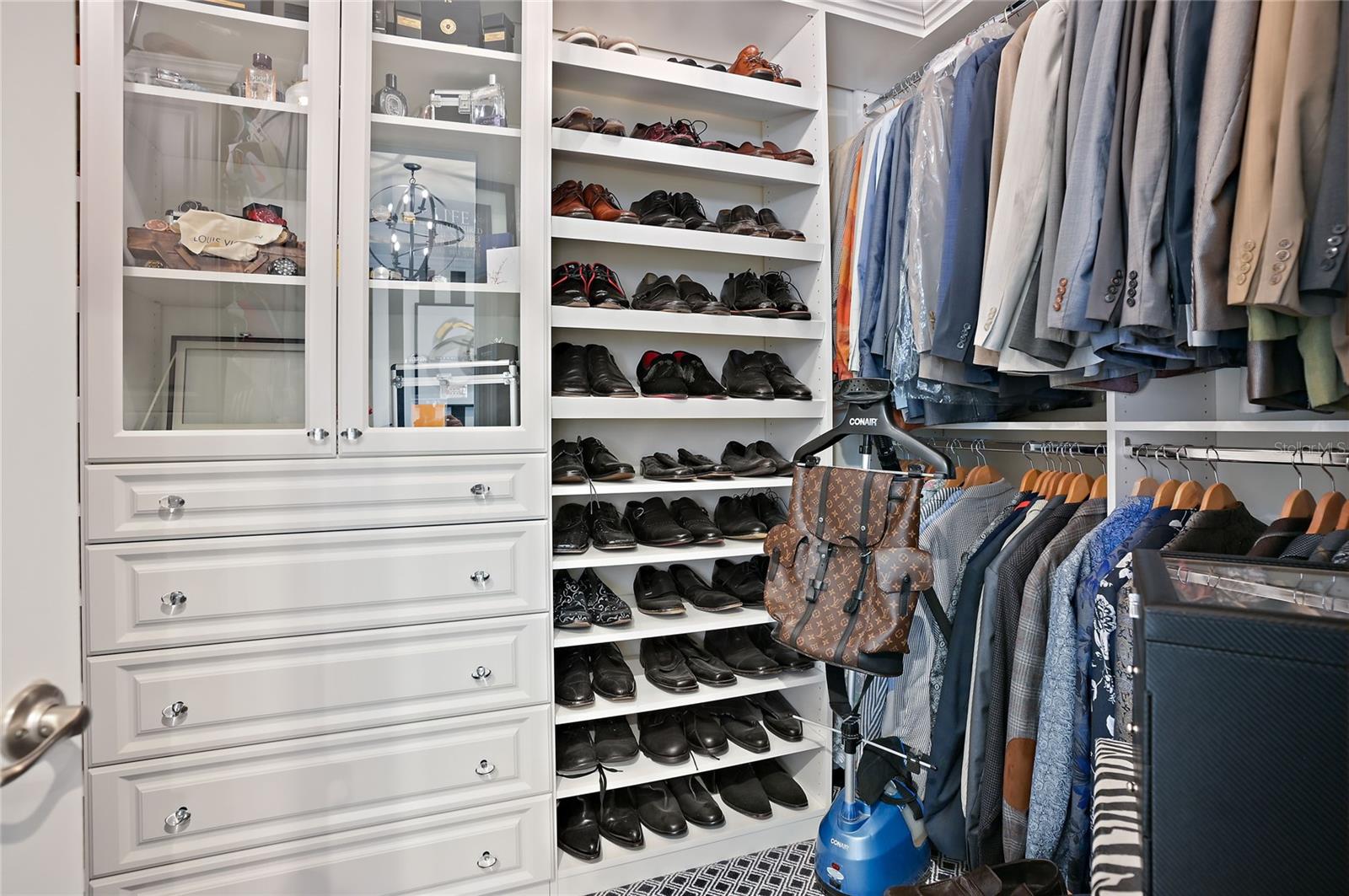 8872 BISMARCK PALM DR