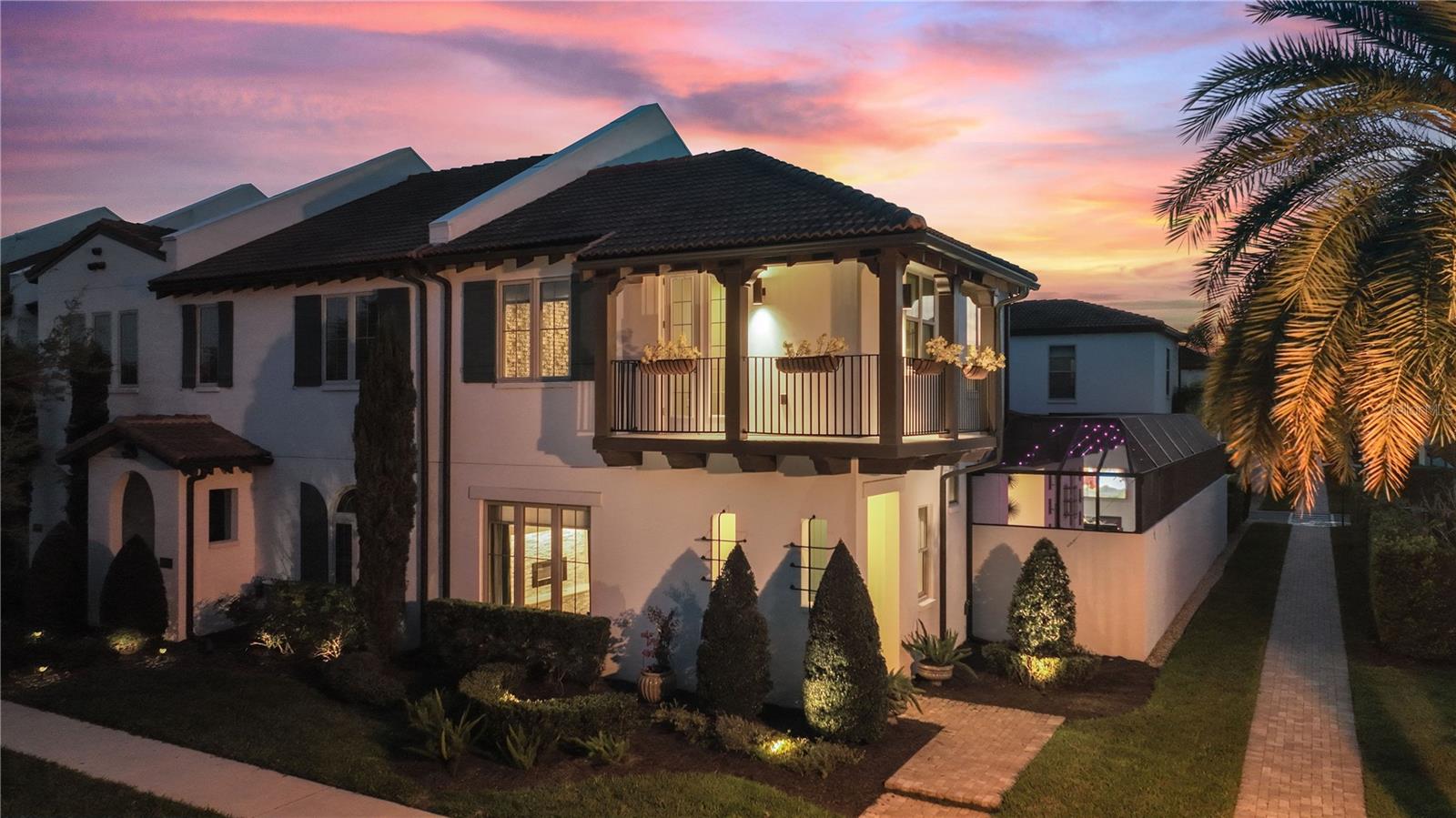 8872 BISMARCK PALM DR