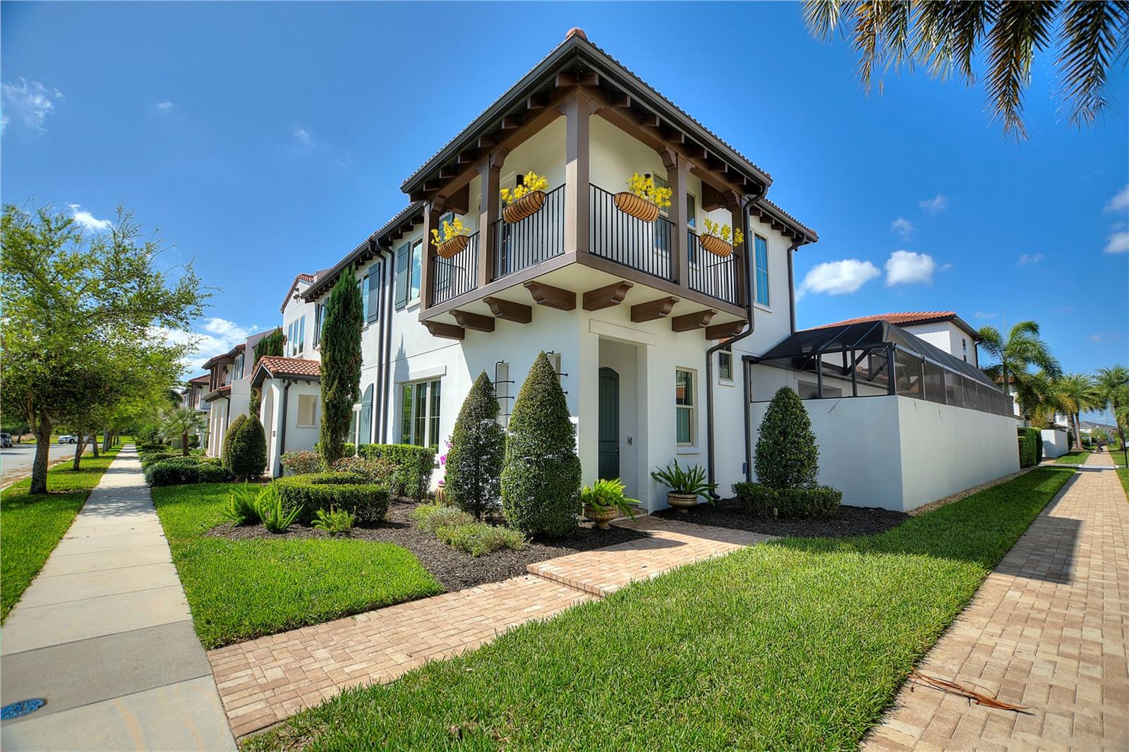 8872 BISMARCK PALM DR