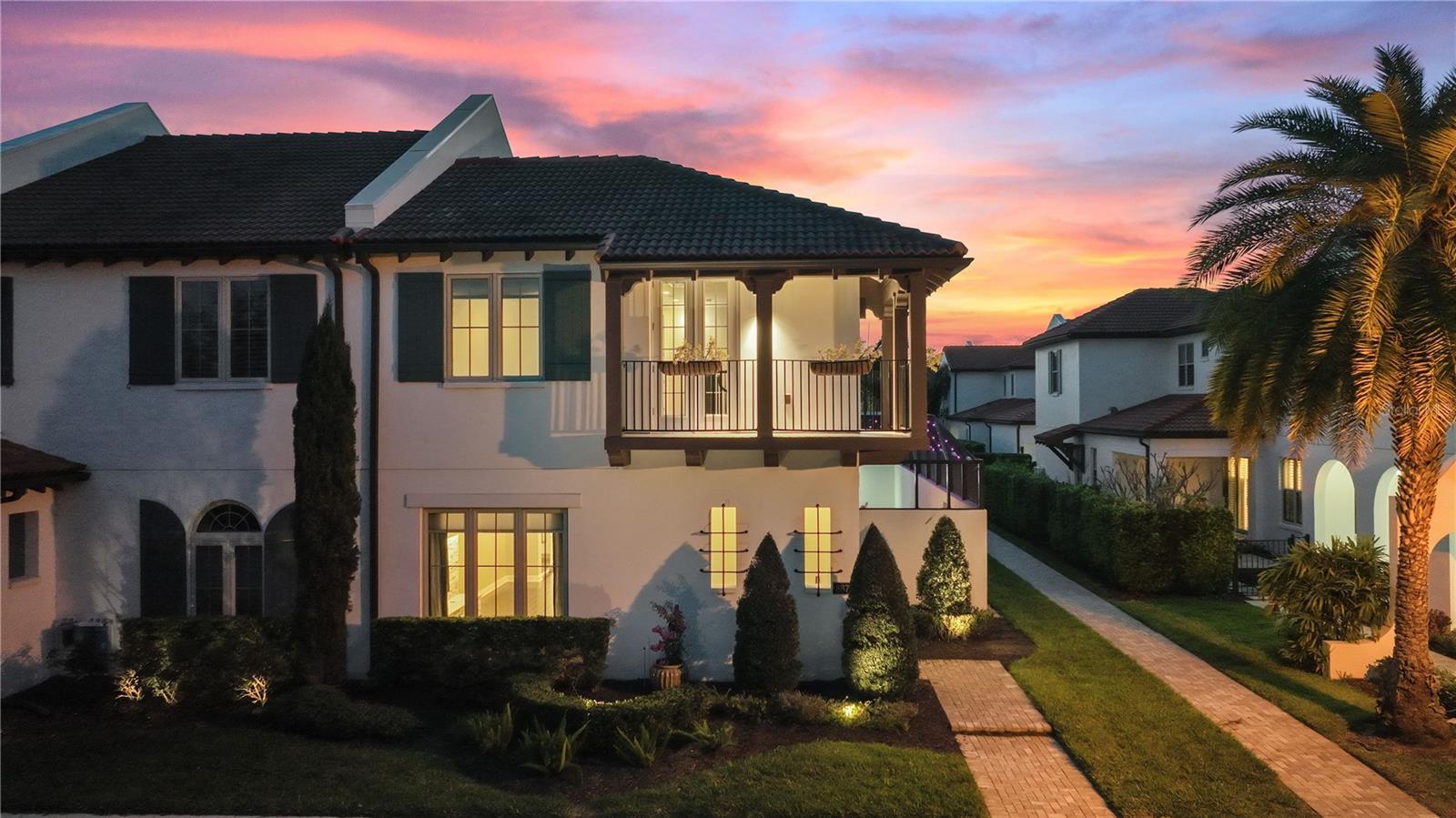 8872 BISMARCK PALM DR