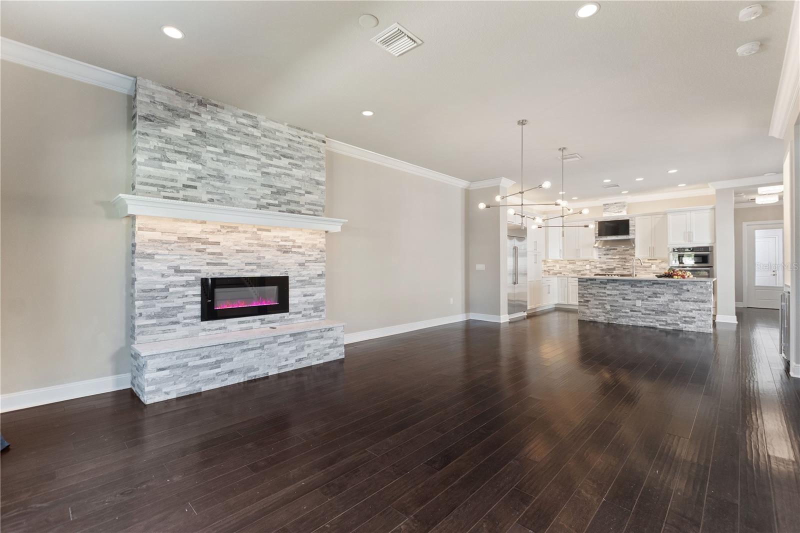 8872 BISMARCK PALM DR