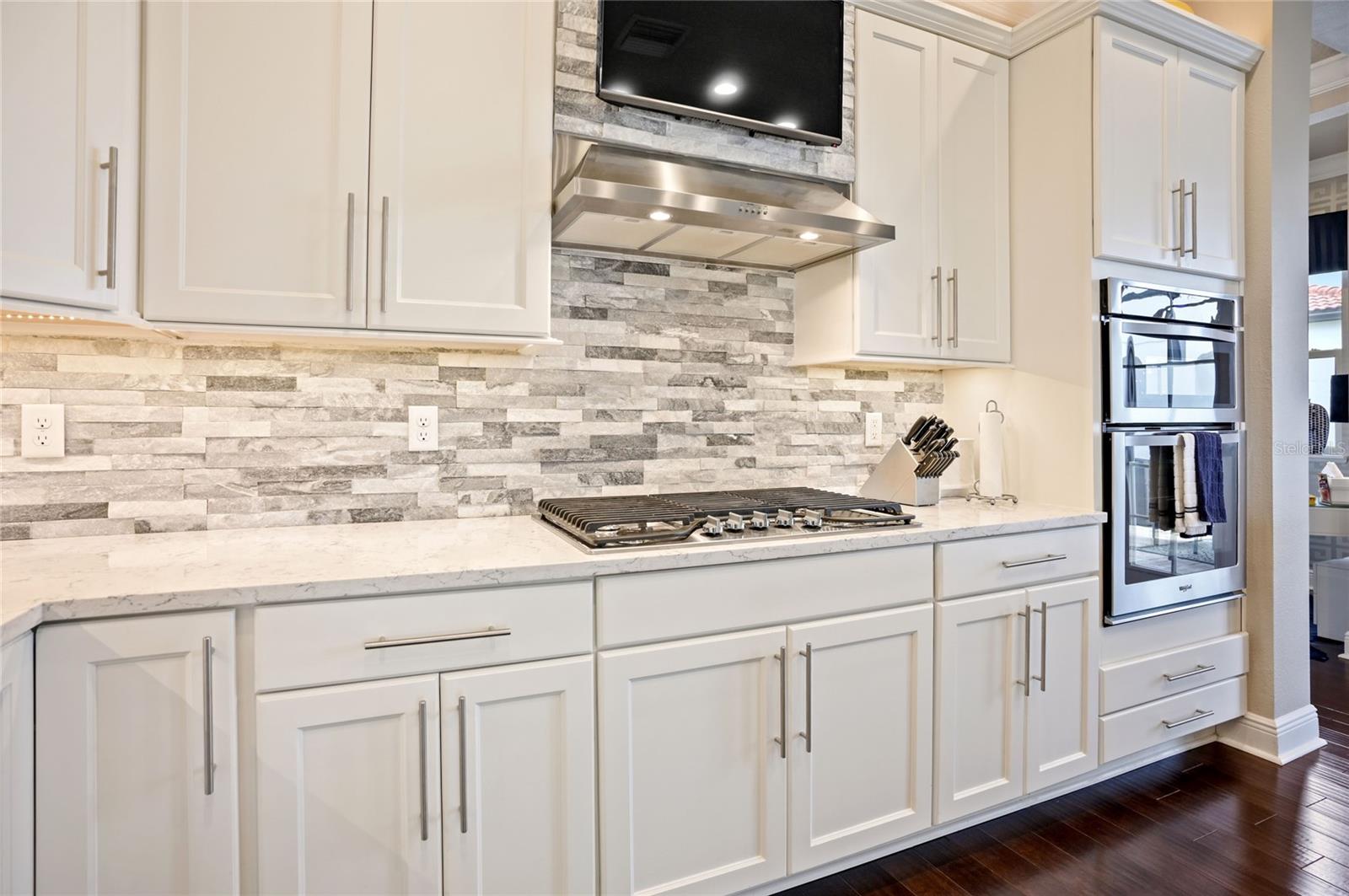 8872 BISMARCK PALM DR