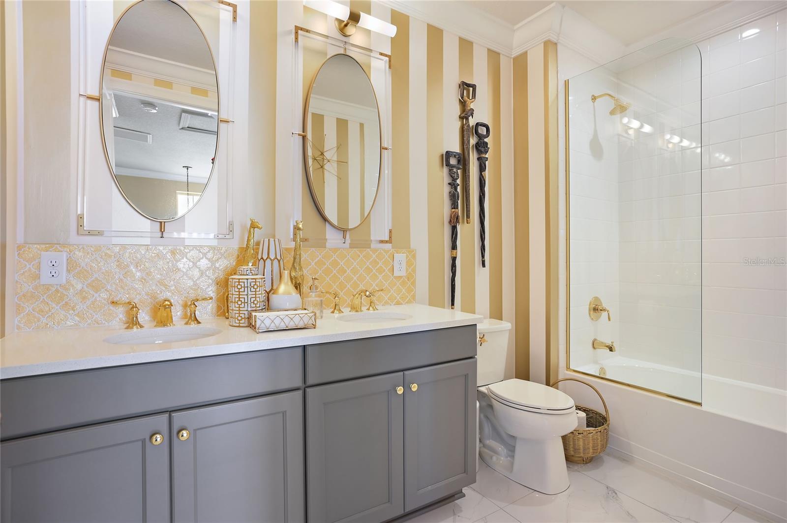 8872 BISMARCK PALM DR