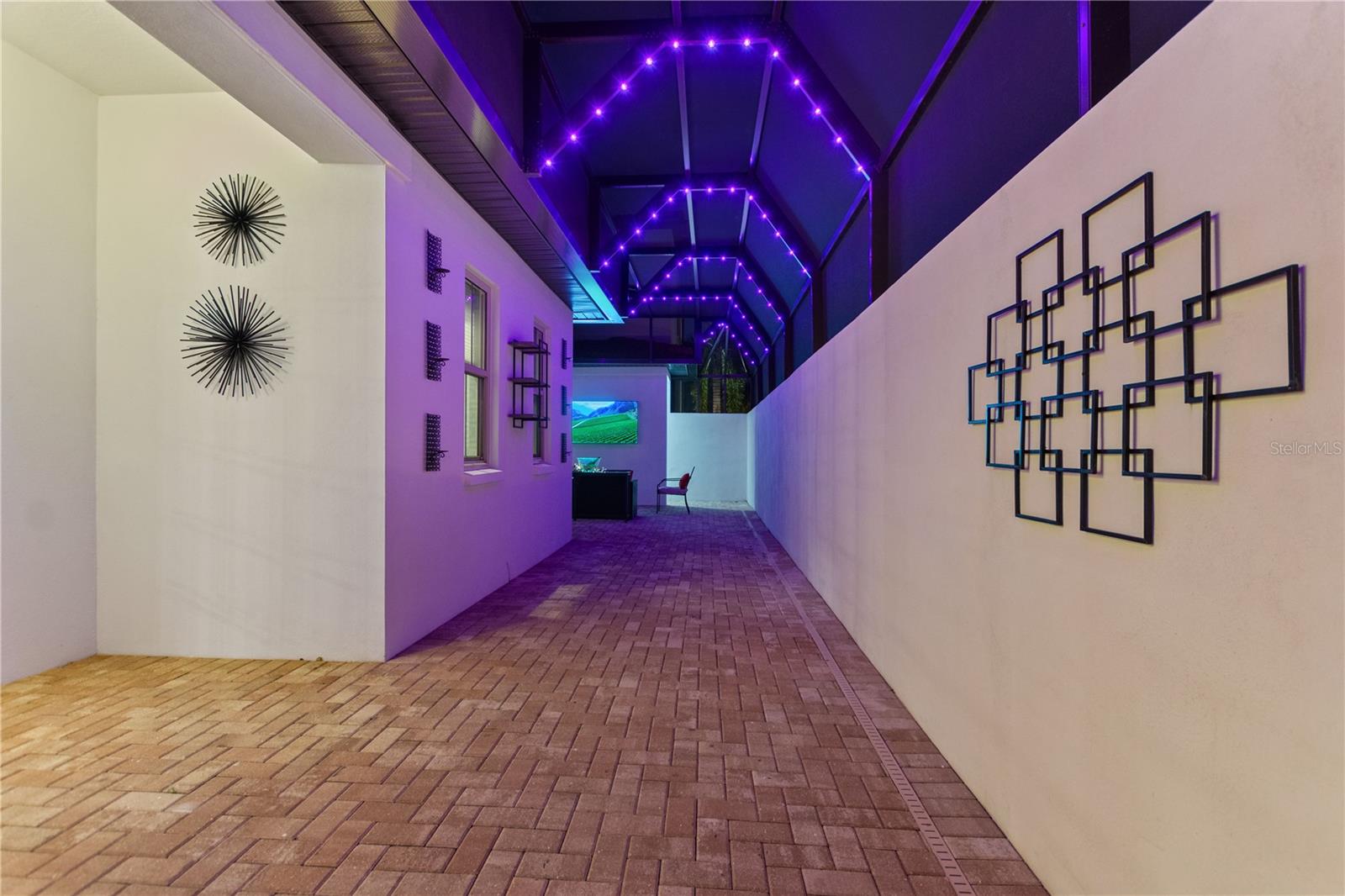 8872 BISMARCK PALM DR