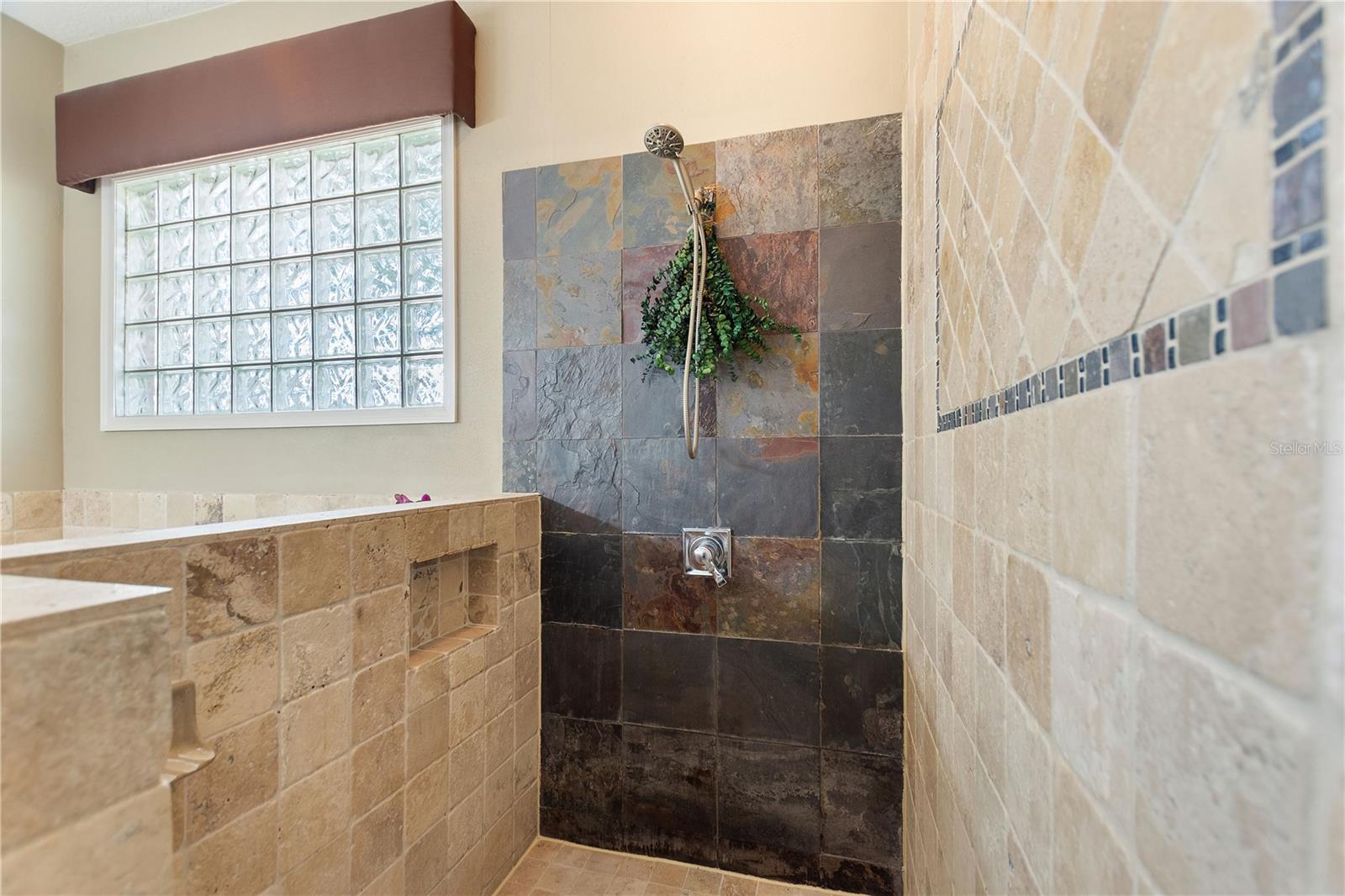 12432 LAKE RIDGE CIR