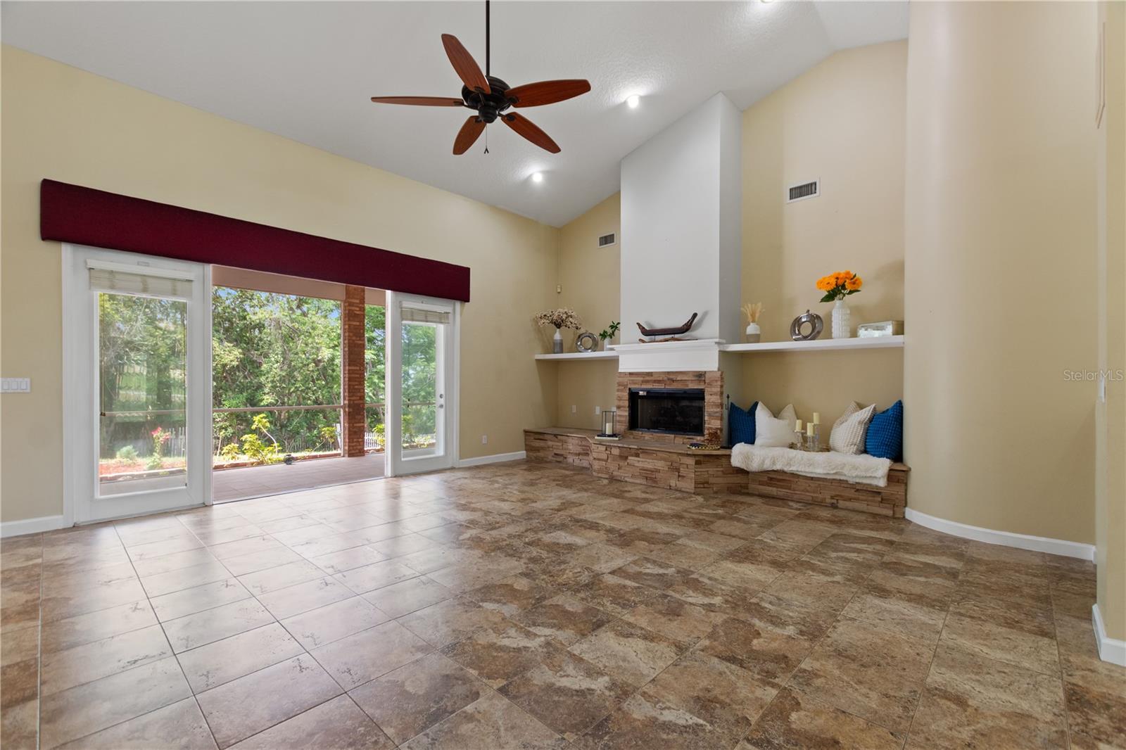 12432 LAKE RIDGE CIR