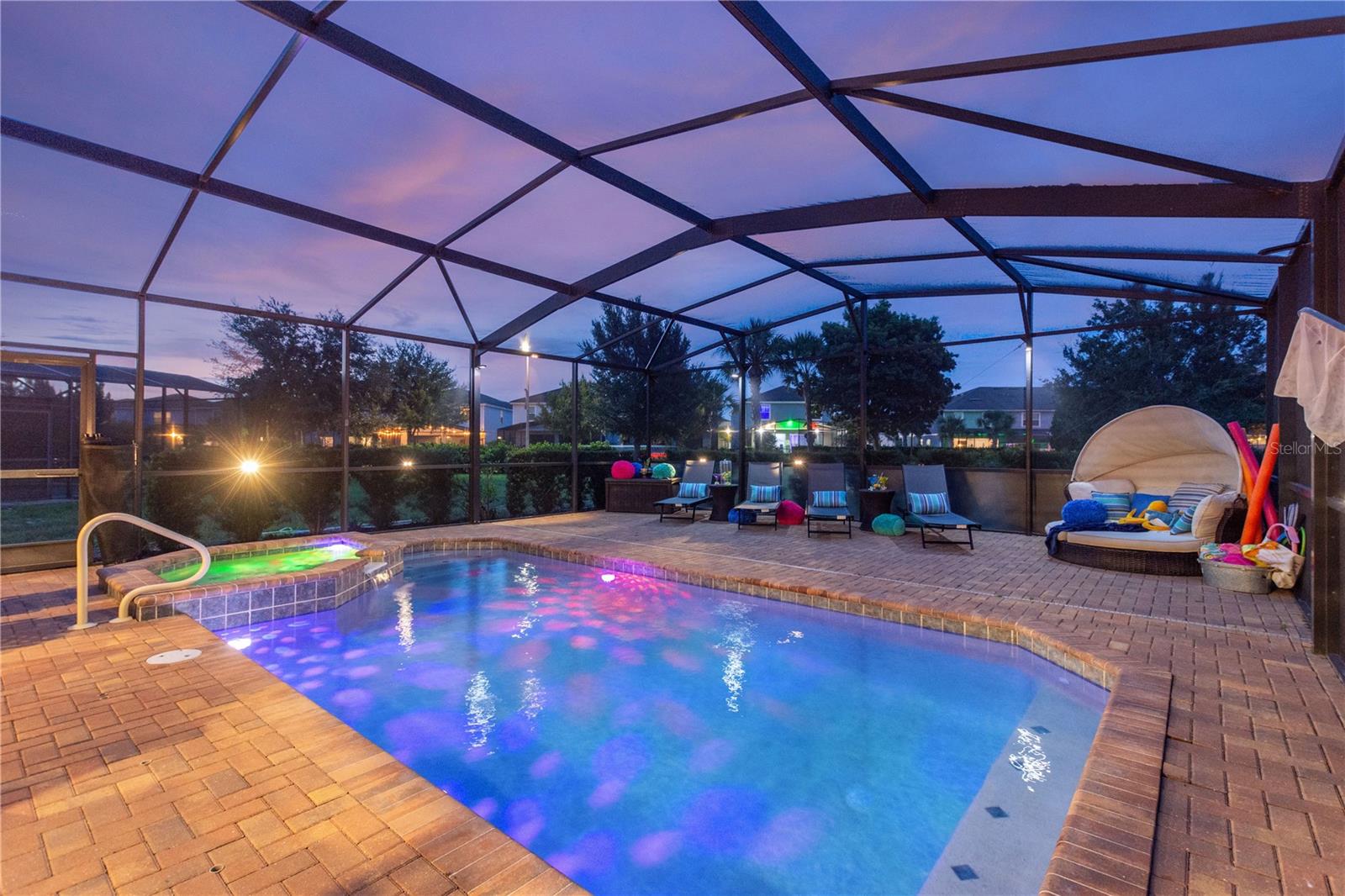 5525 MISTY OAK CIR