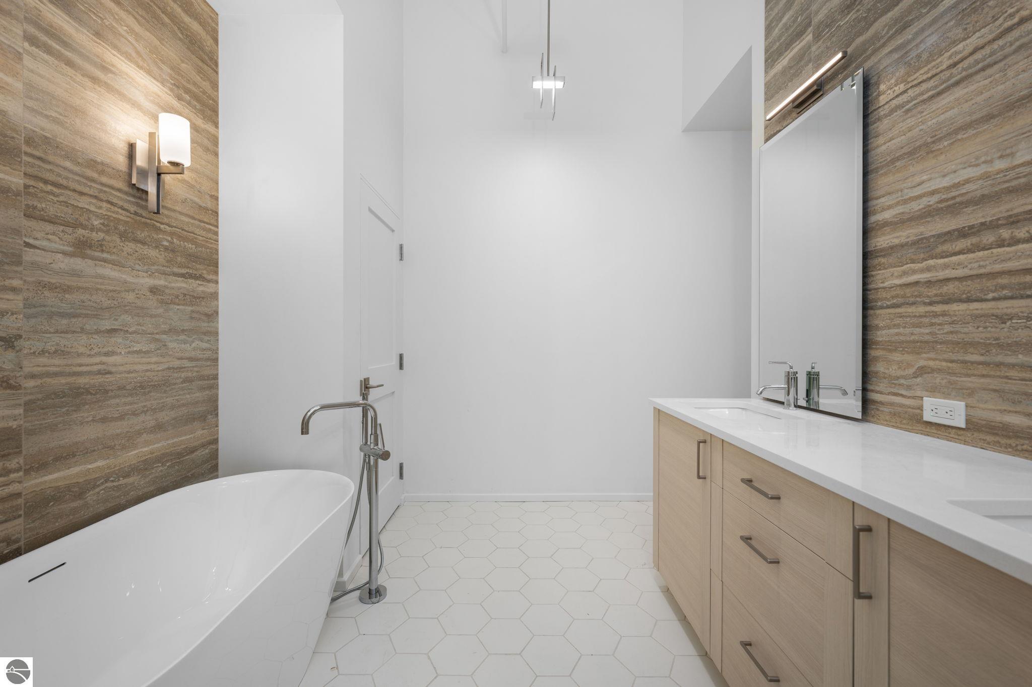 412 Webster Street # 2B