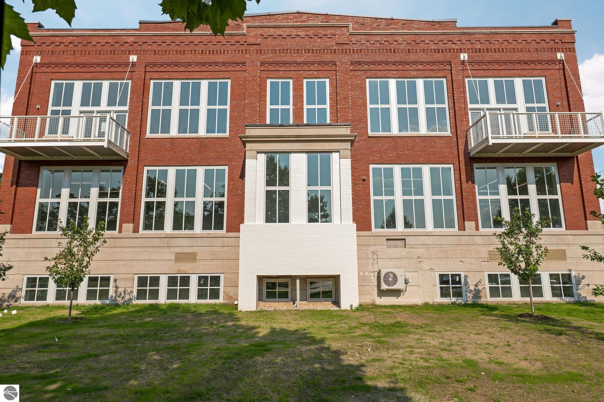 412 Webster Street # 2B