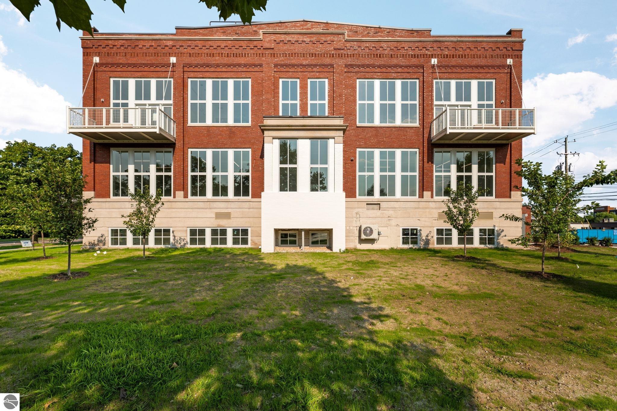 412 Webster Street # 2B