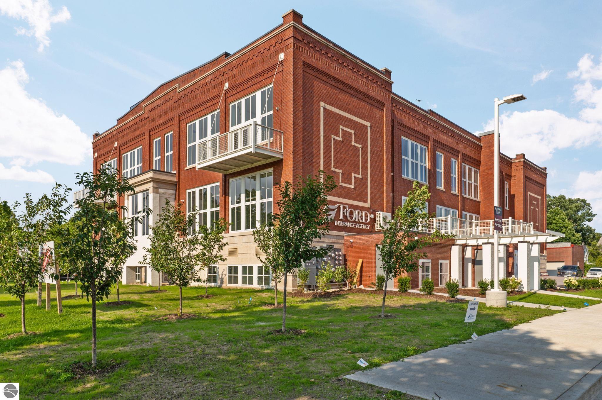 412 Webster Street # 2B