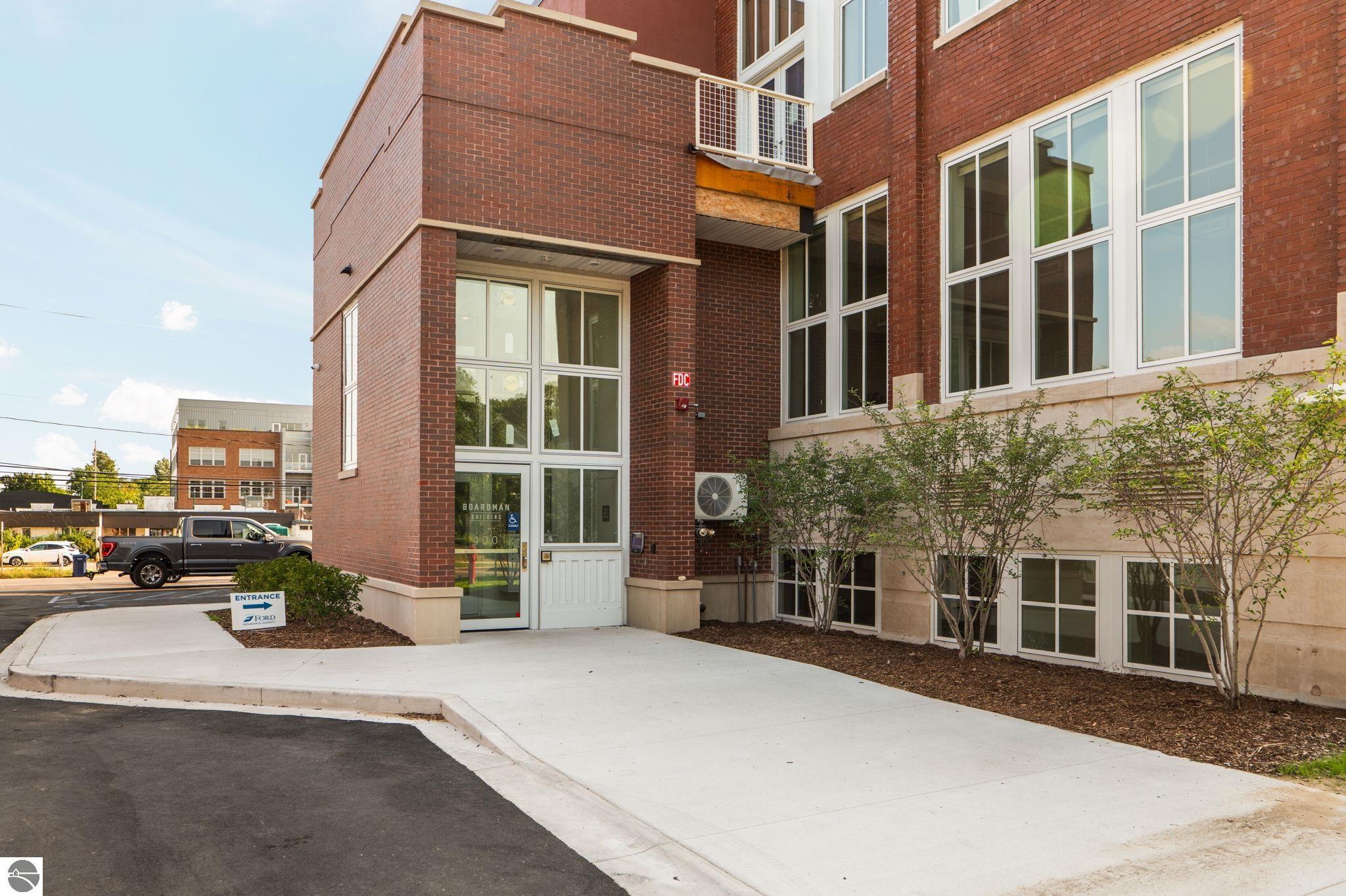 412 Webster Street # 2B