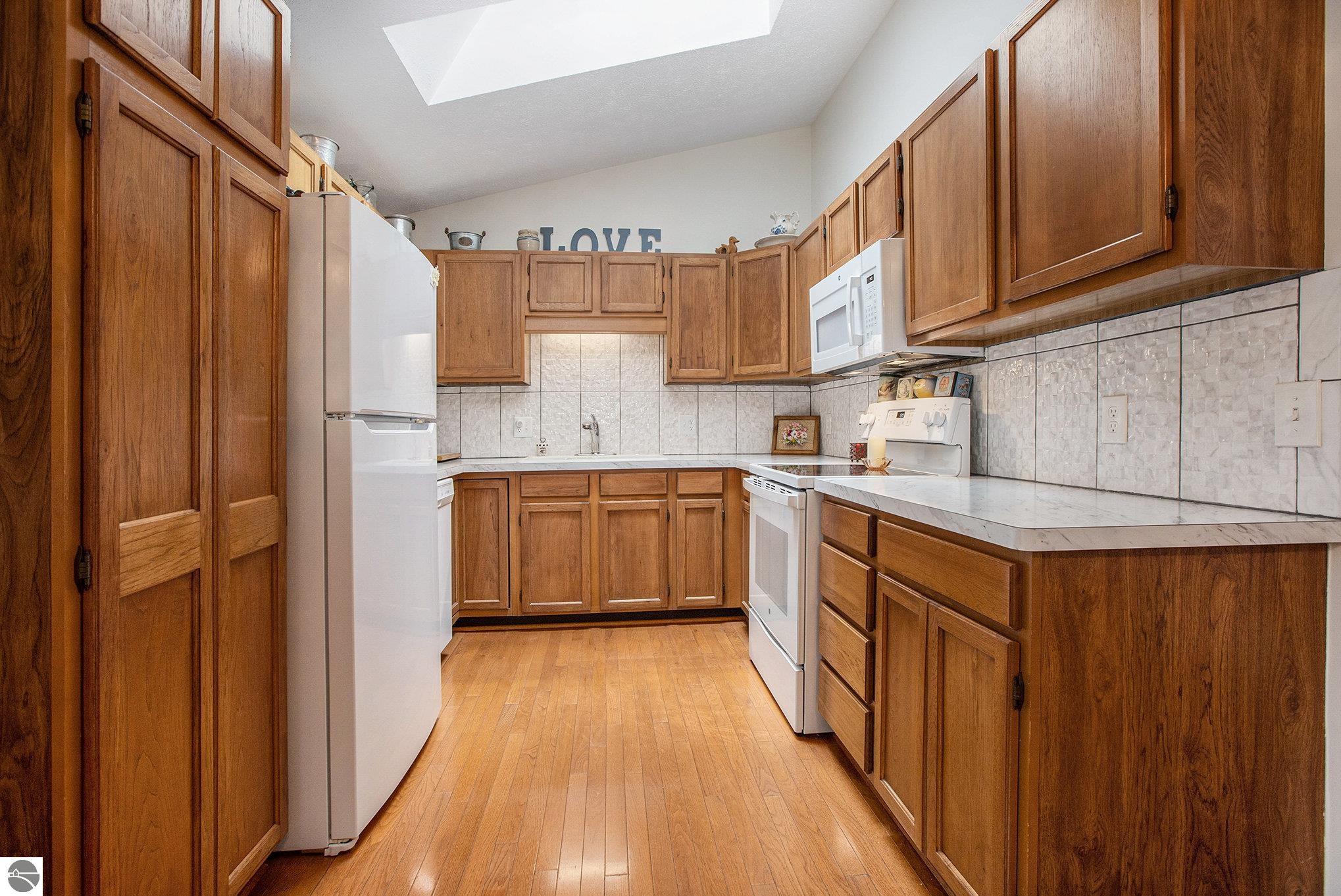 2051 Hammond Place E