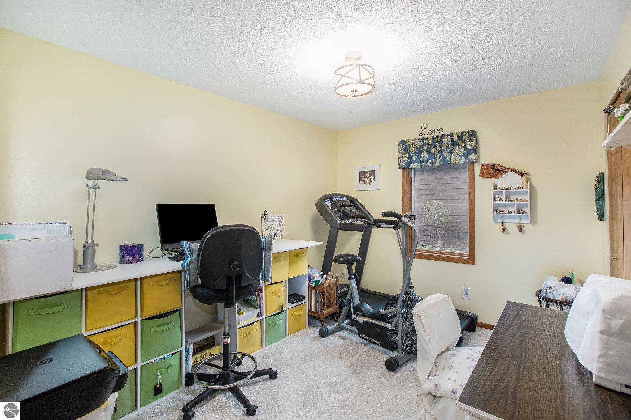 2051 Hammond Place E