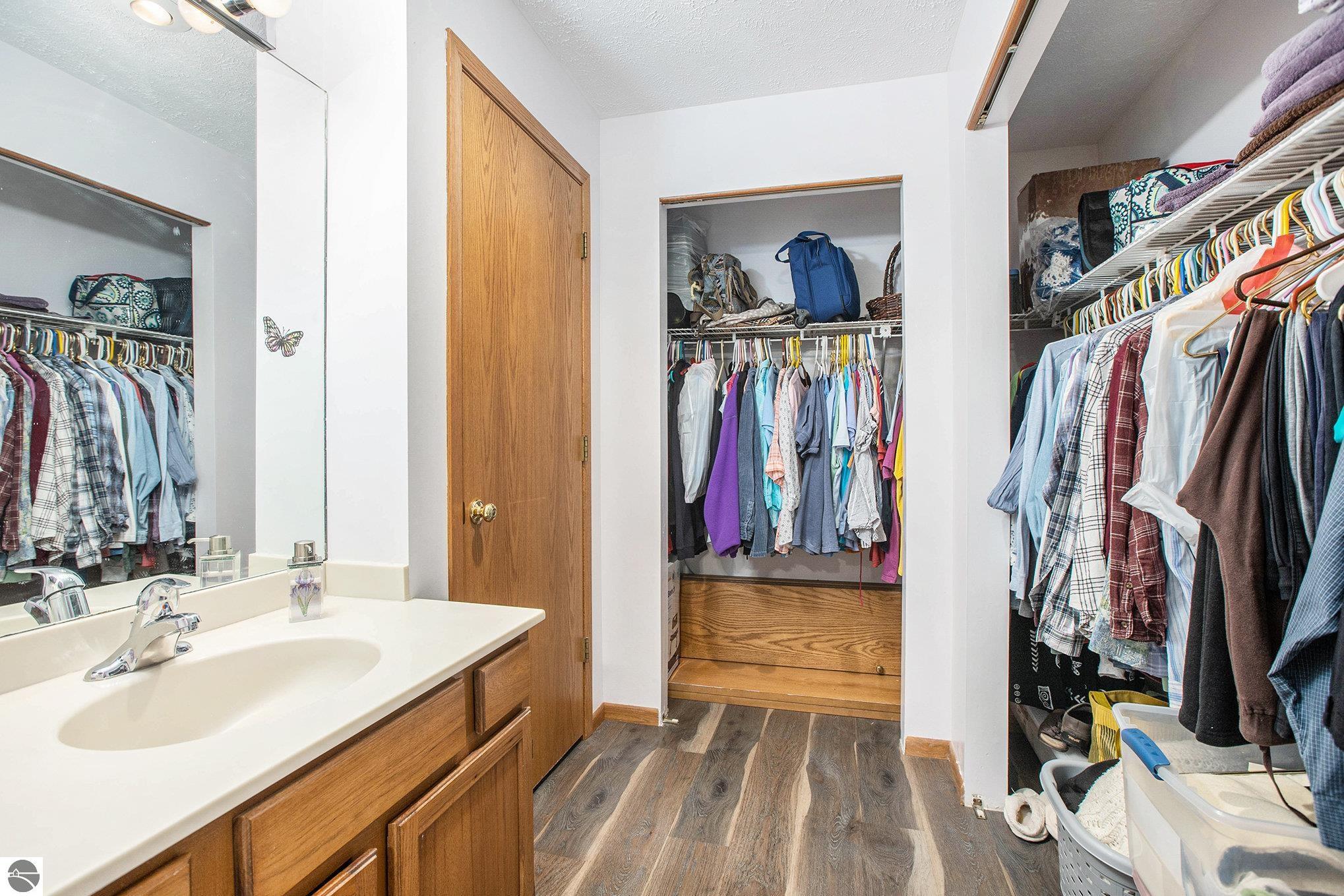 2051 Hammond Place E