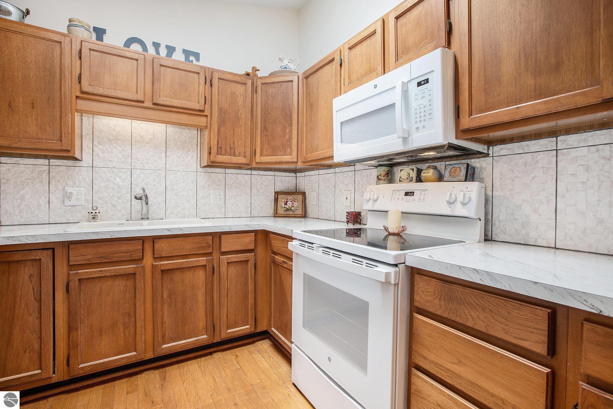 2051 Hammond Place E