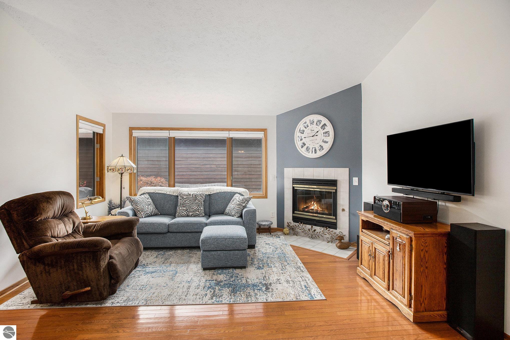 2051 Hammond Place E