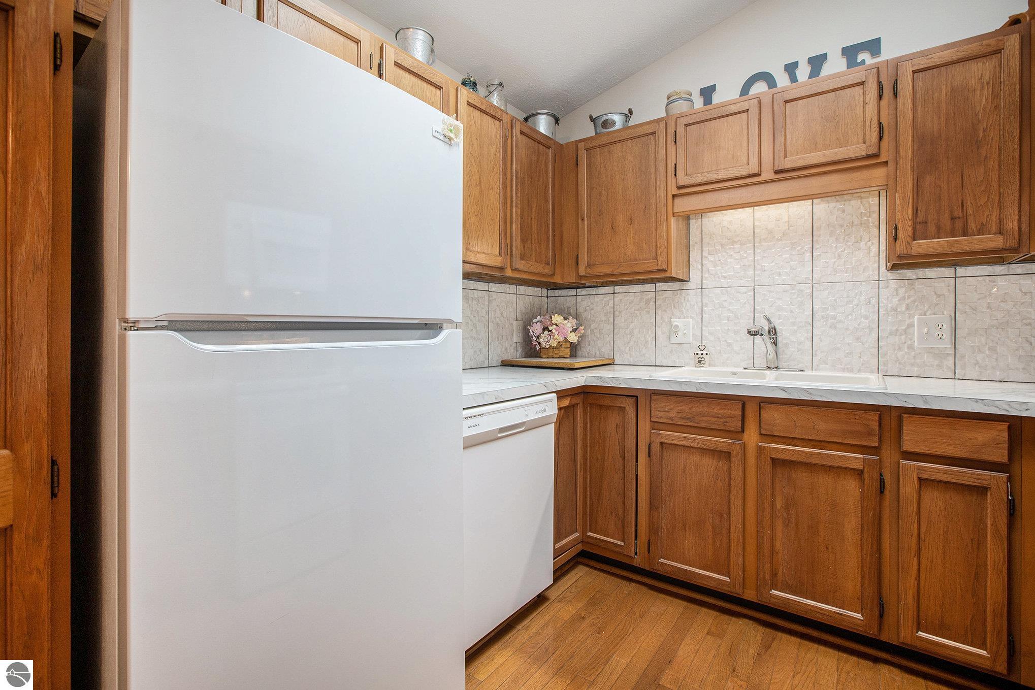 2051 Hammond Place E