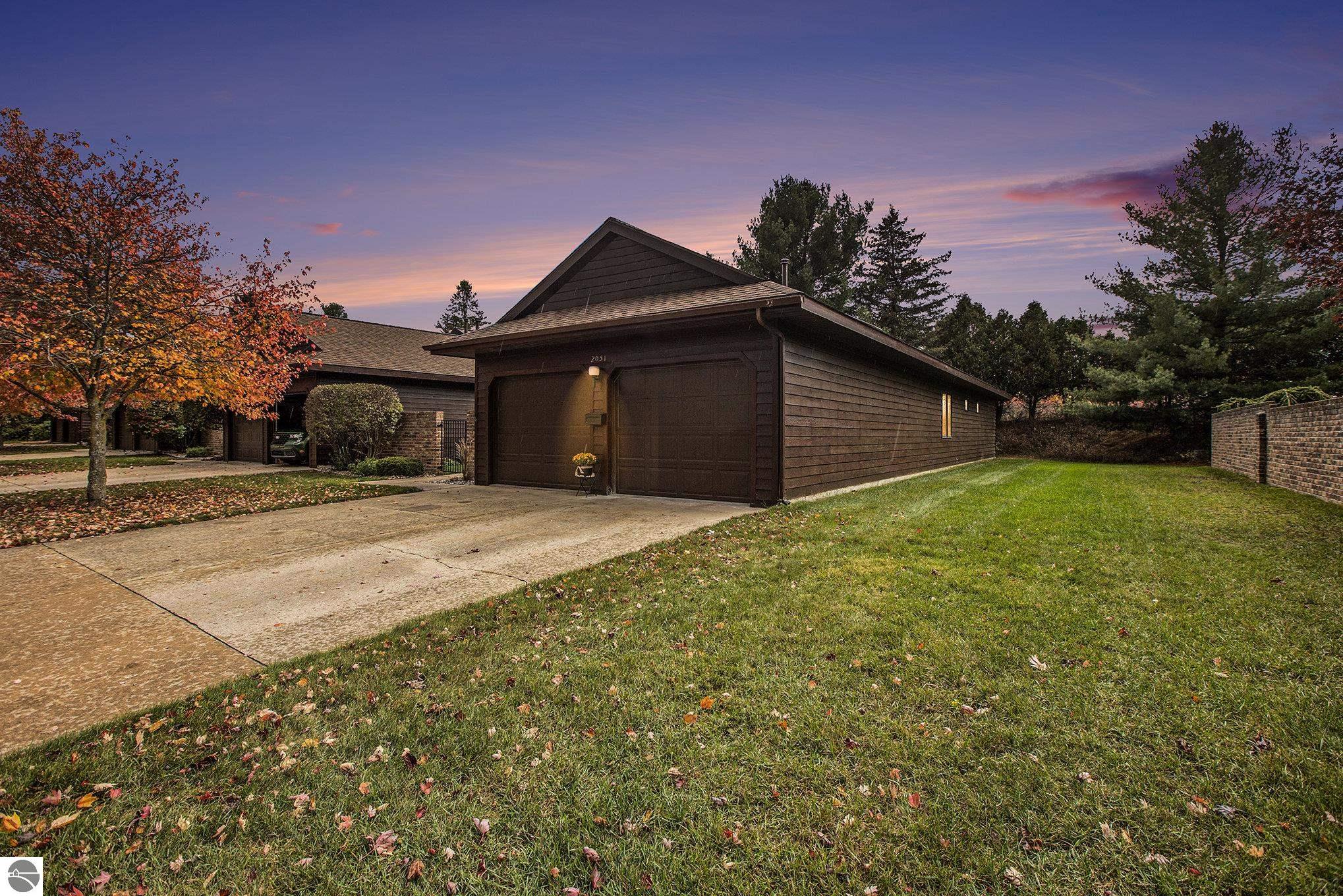 2051 Hammond Place E