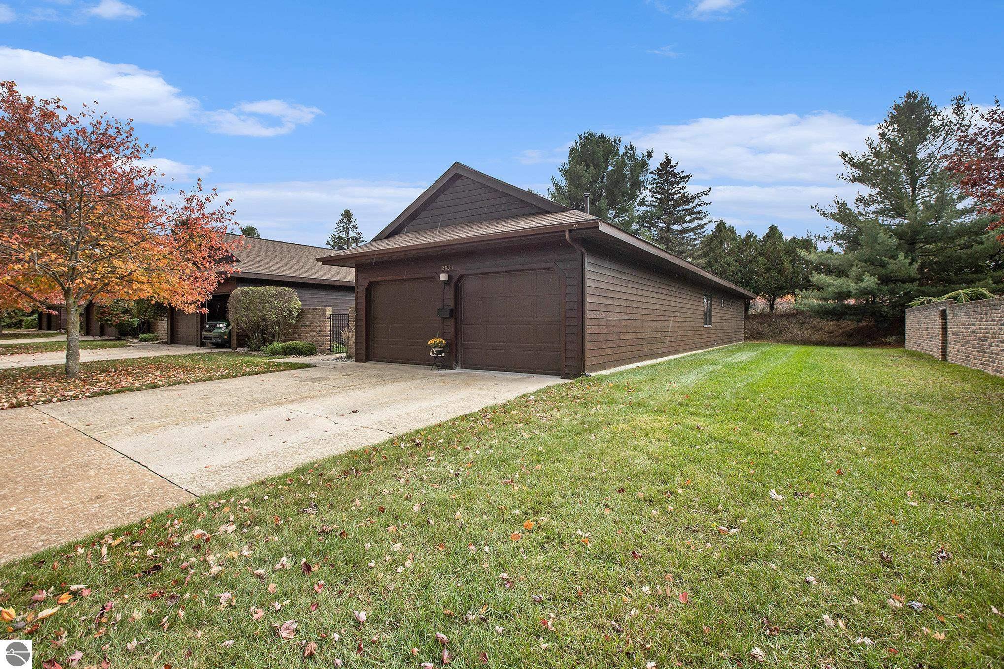 2051 Hammond Place E