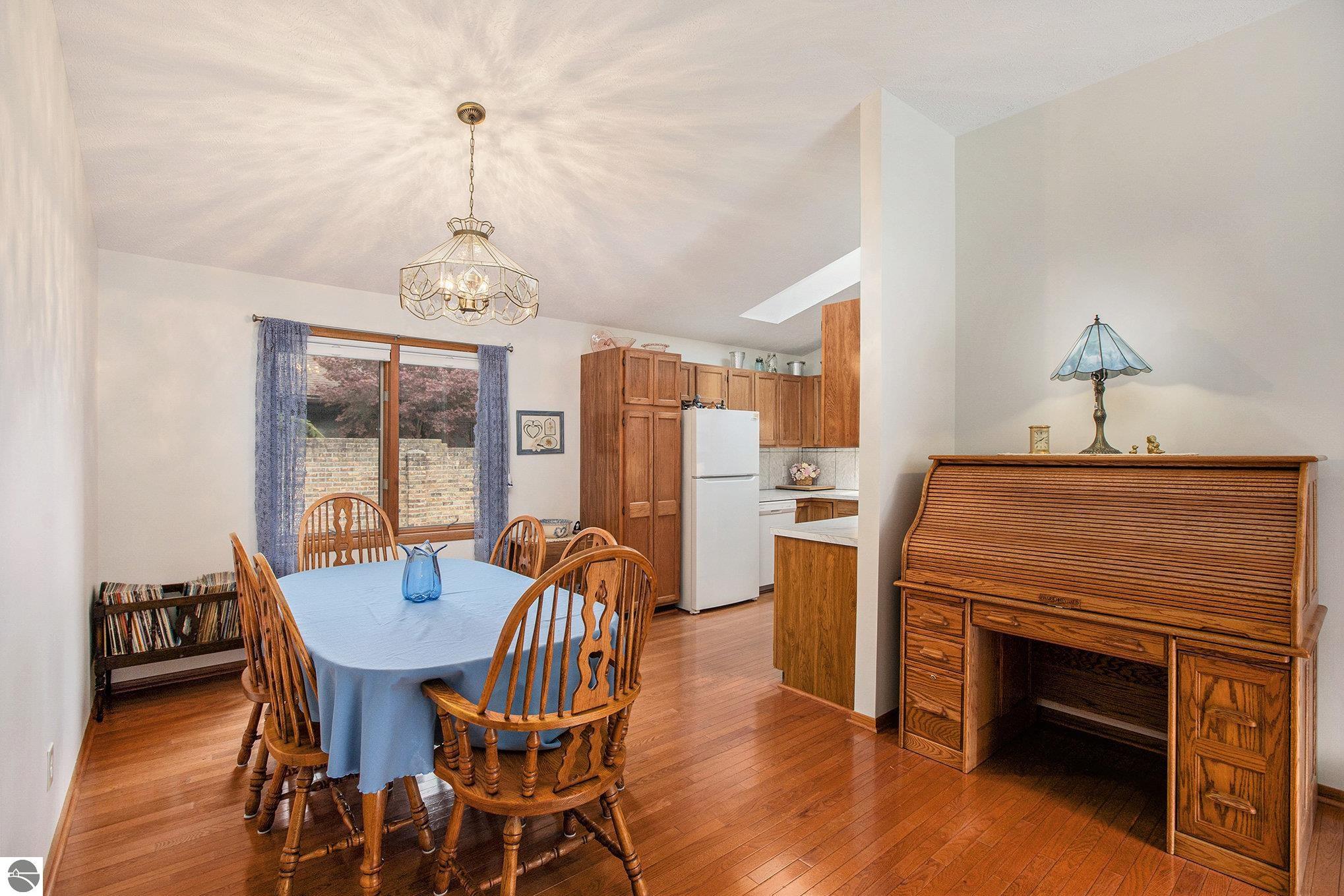 2051 Hammond Place E