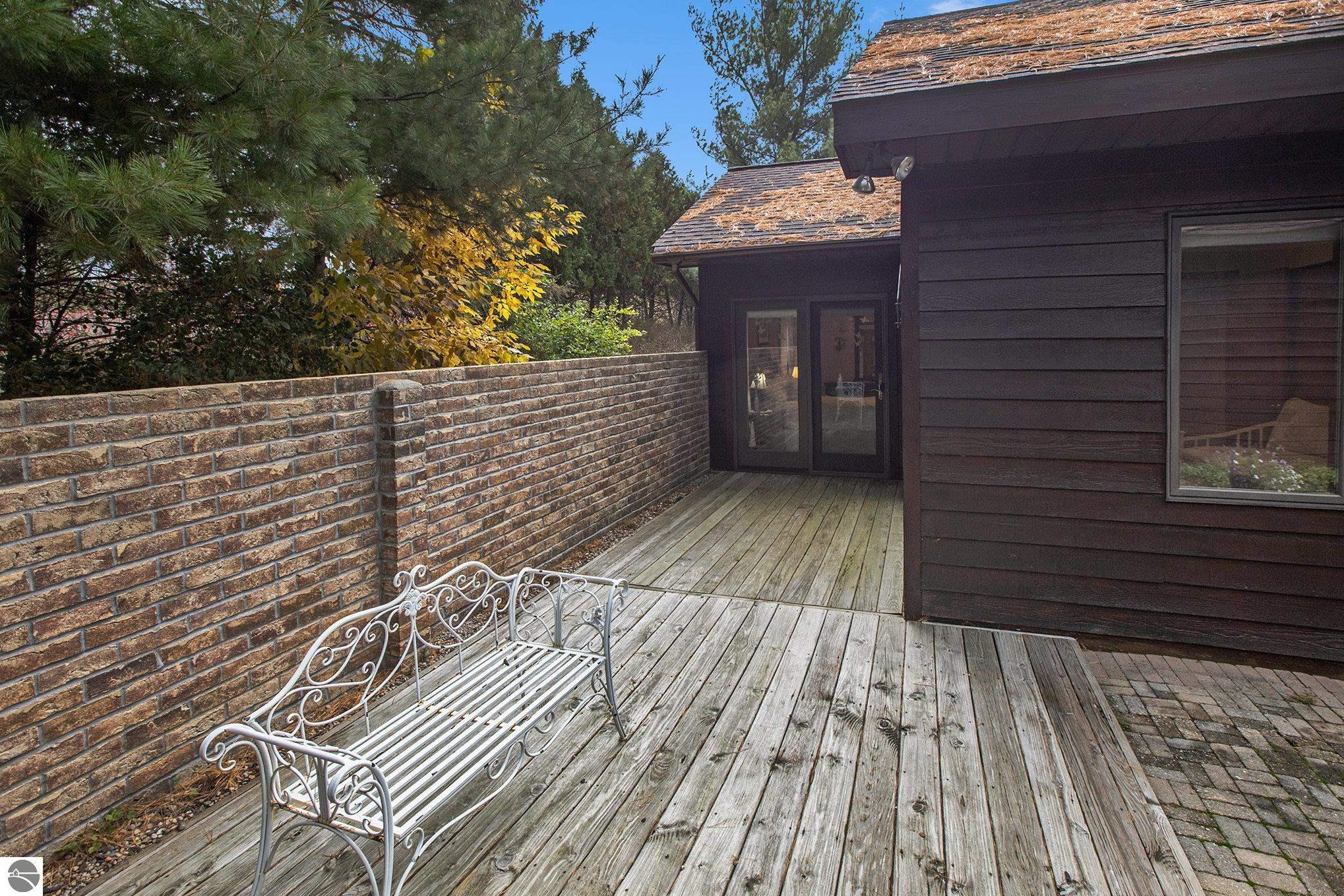 2051 Hammond Place E