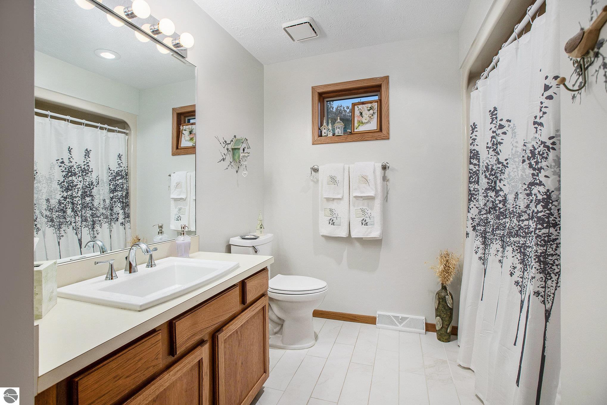 2051 Hammond Place E