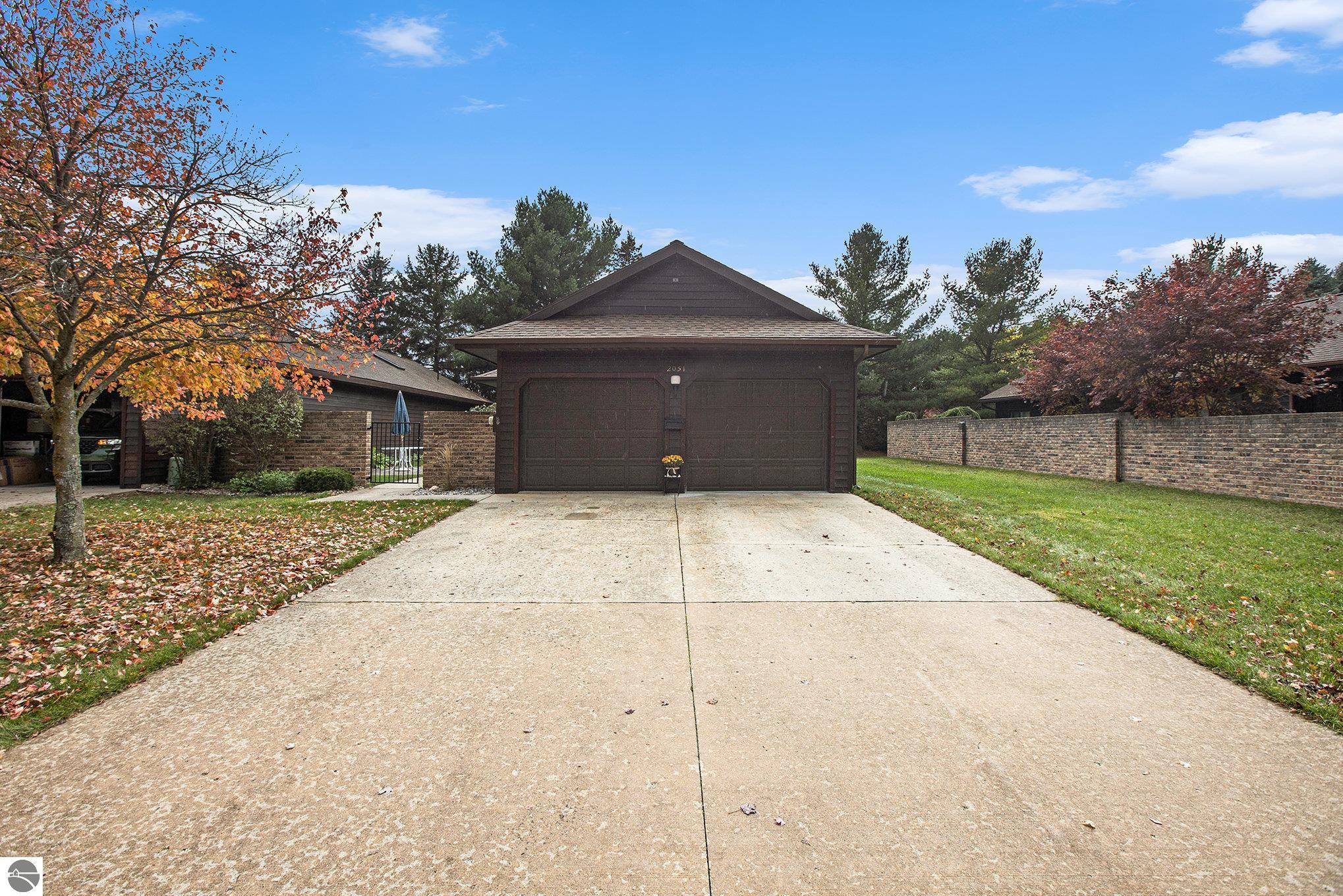 2051 Hammond Place E