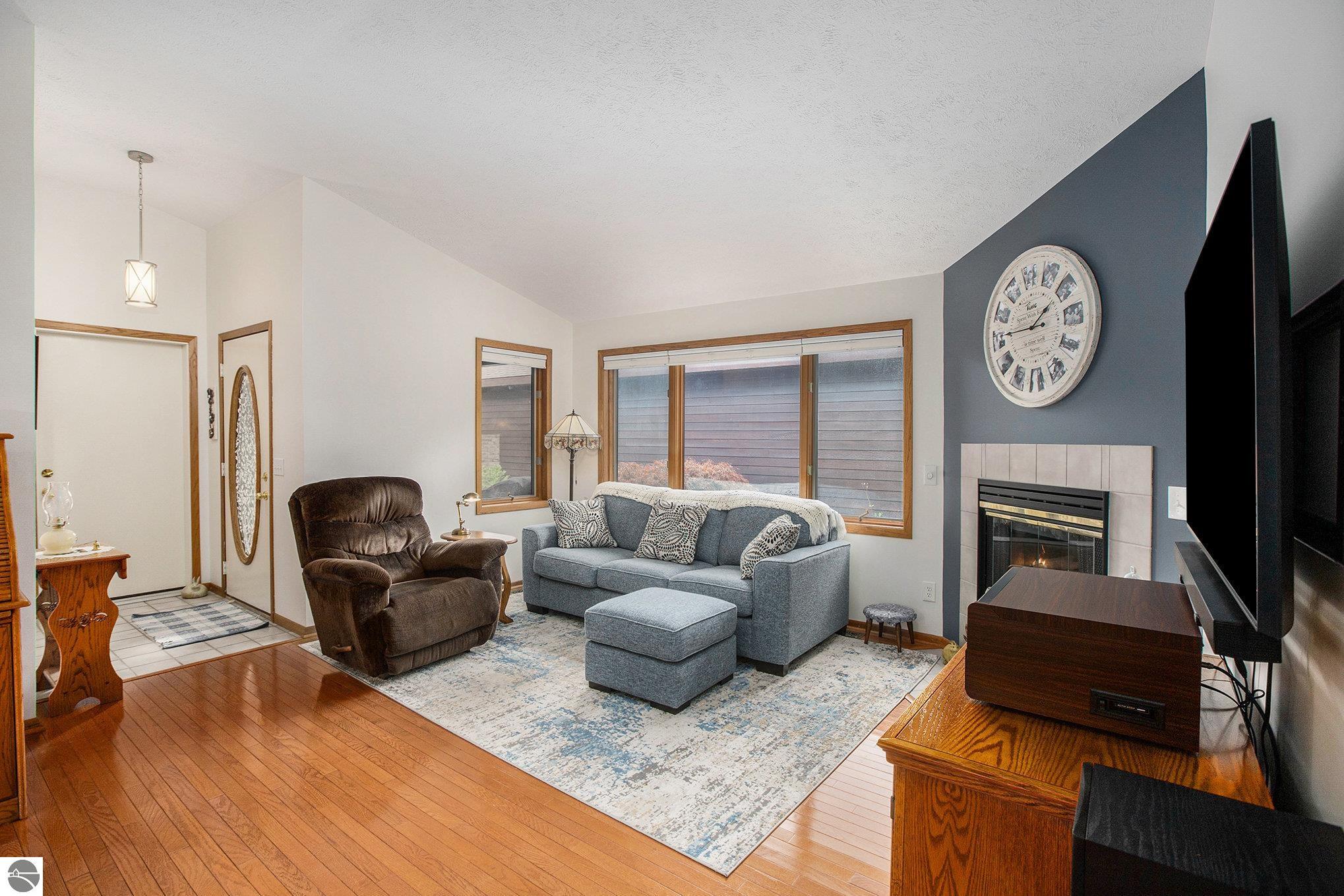 2051 Hammond Place E