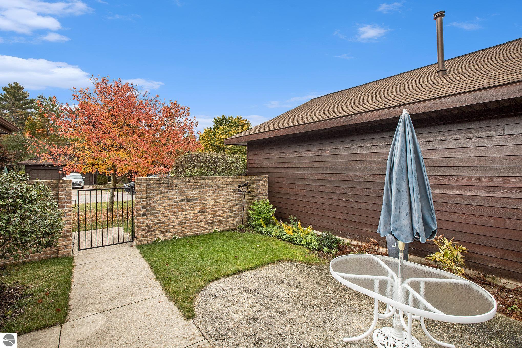 2051 Hammond Place E