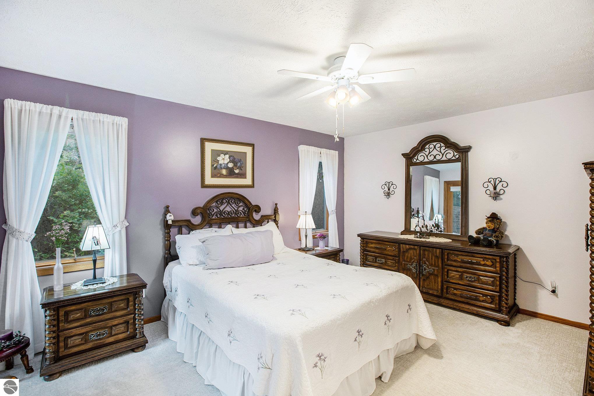 2051 Hammond Place E