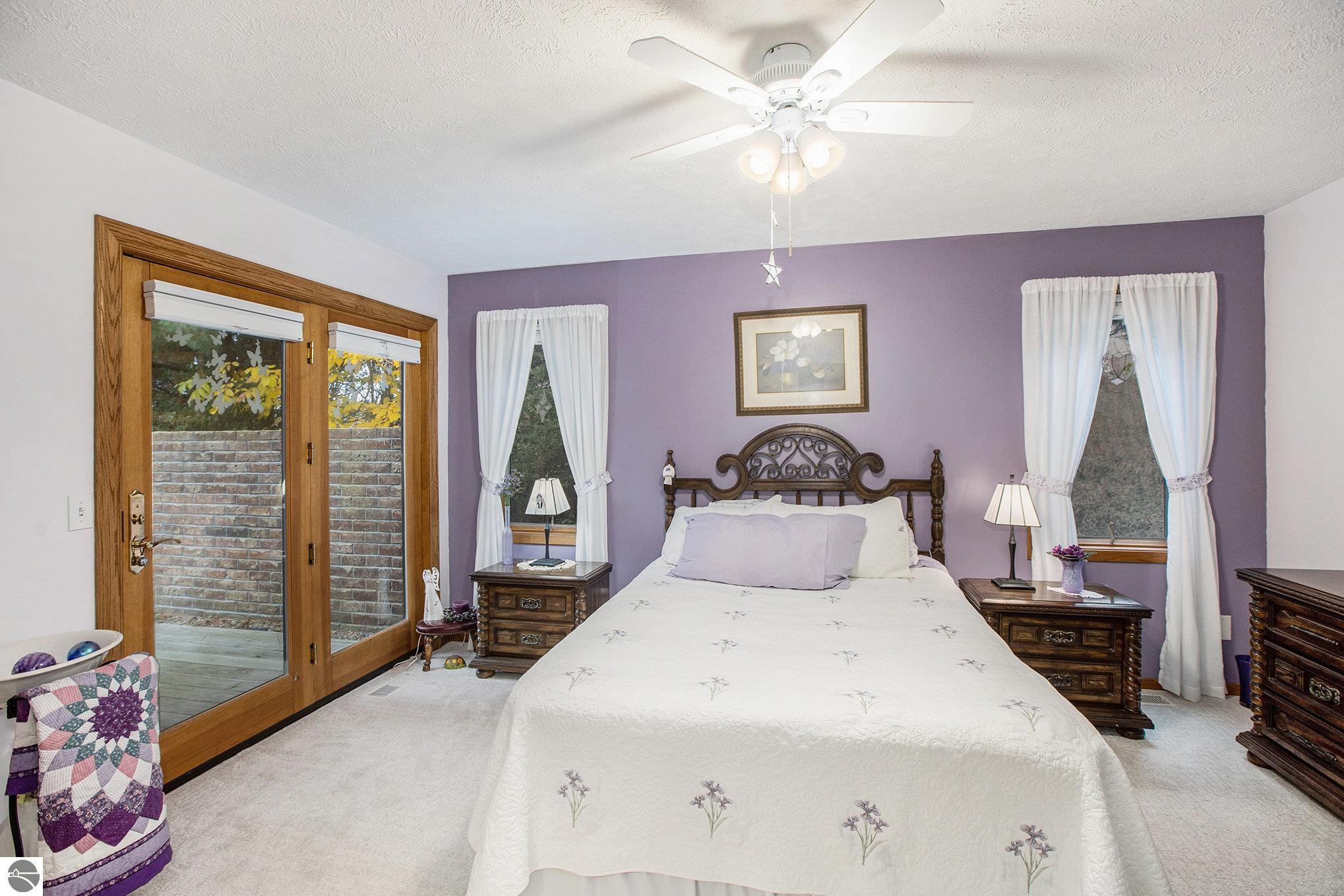 2051 Hammond Place E