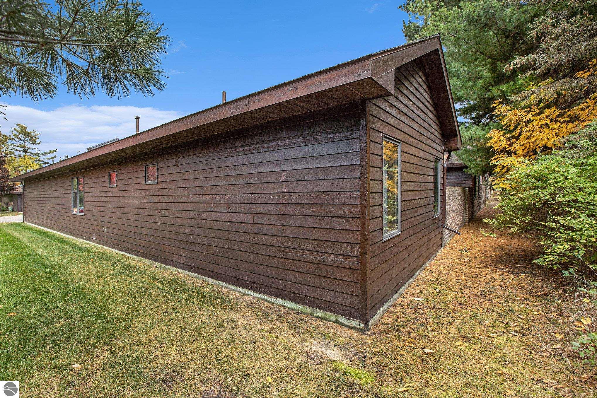 2051 Hammond Place E