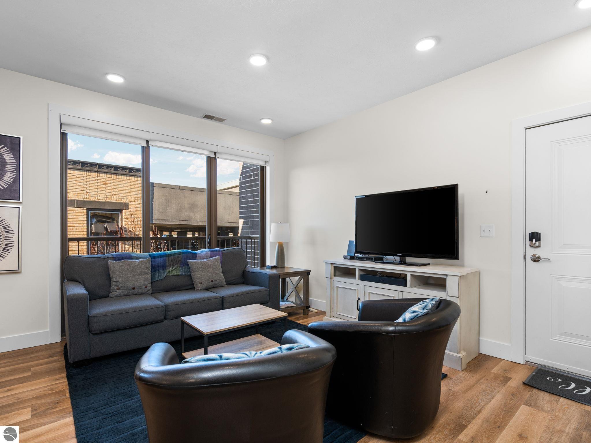 131 E Eighth Street # 315