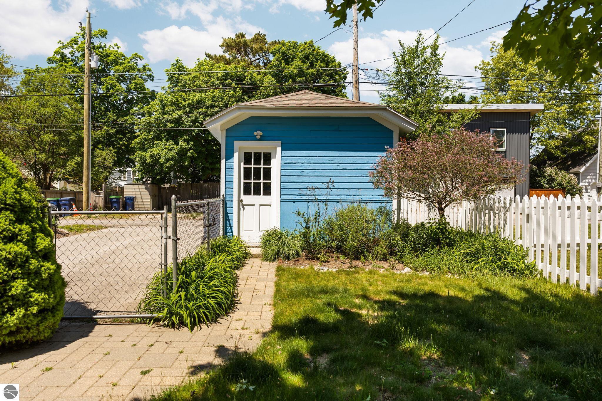 316 W Tenth Street